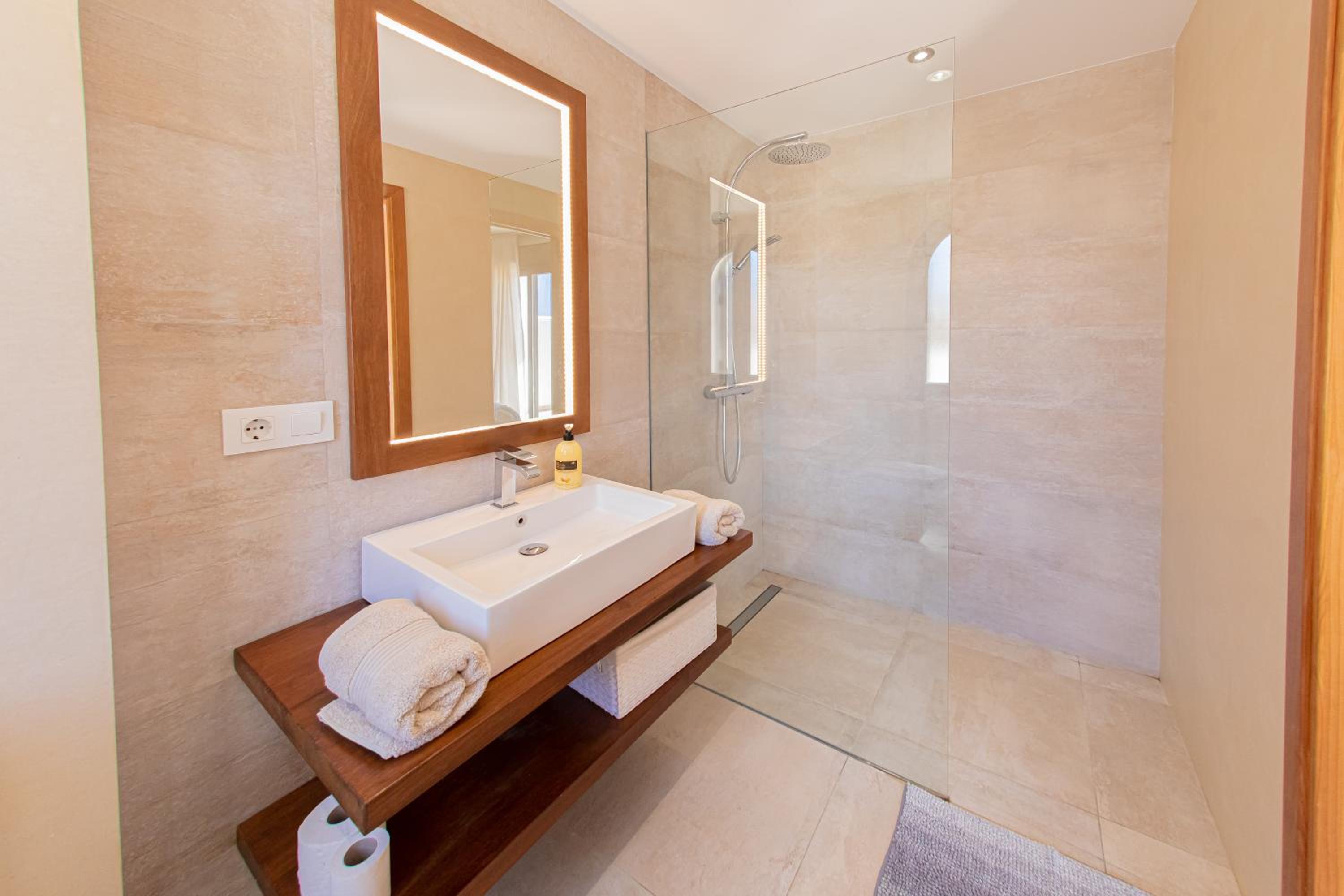 CHARMING townhouse/5BEDRS/front beach/PRIVATE POOL