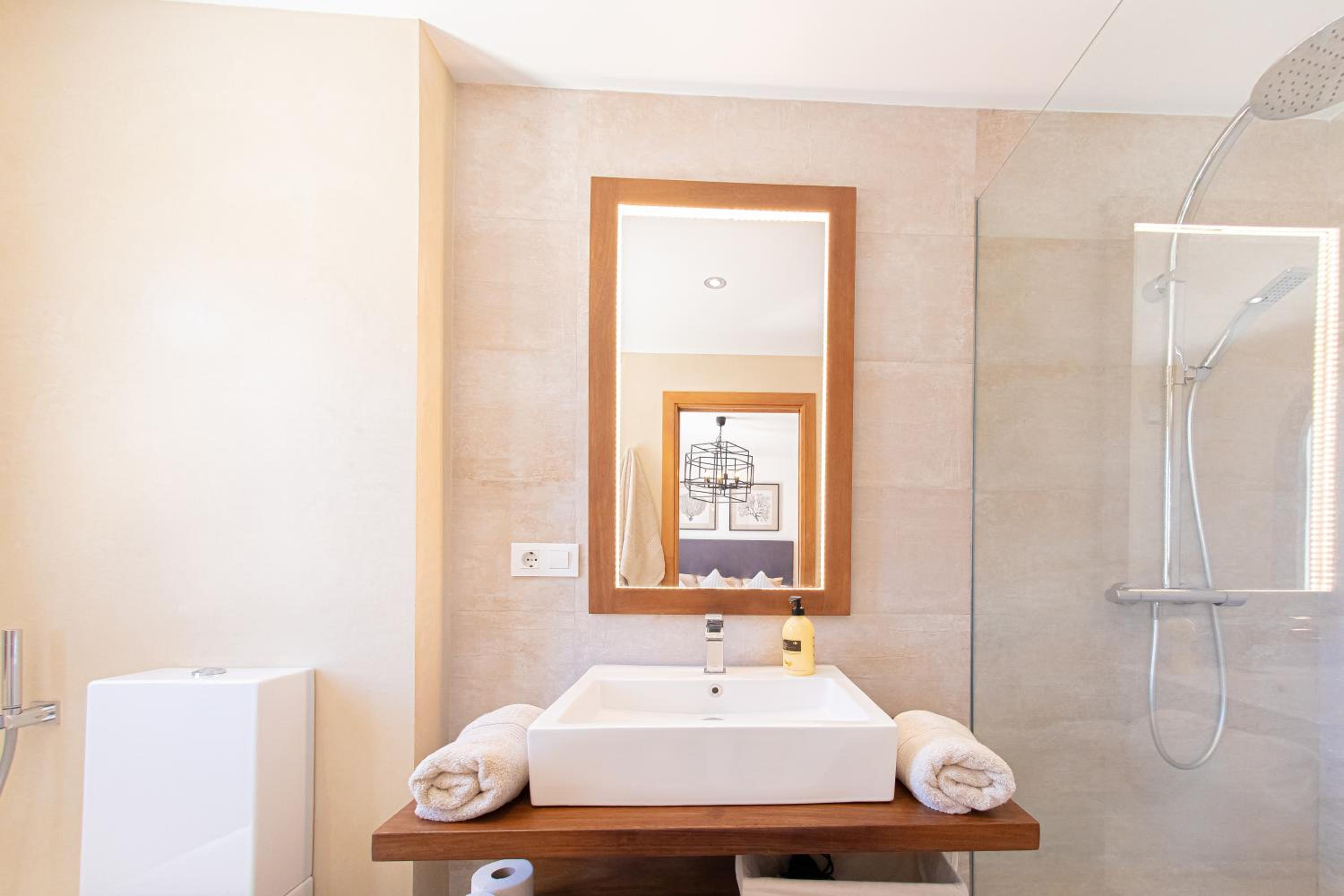 CHARMING townhouse/5BEDRS/front beach/PRIVATE POOL