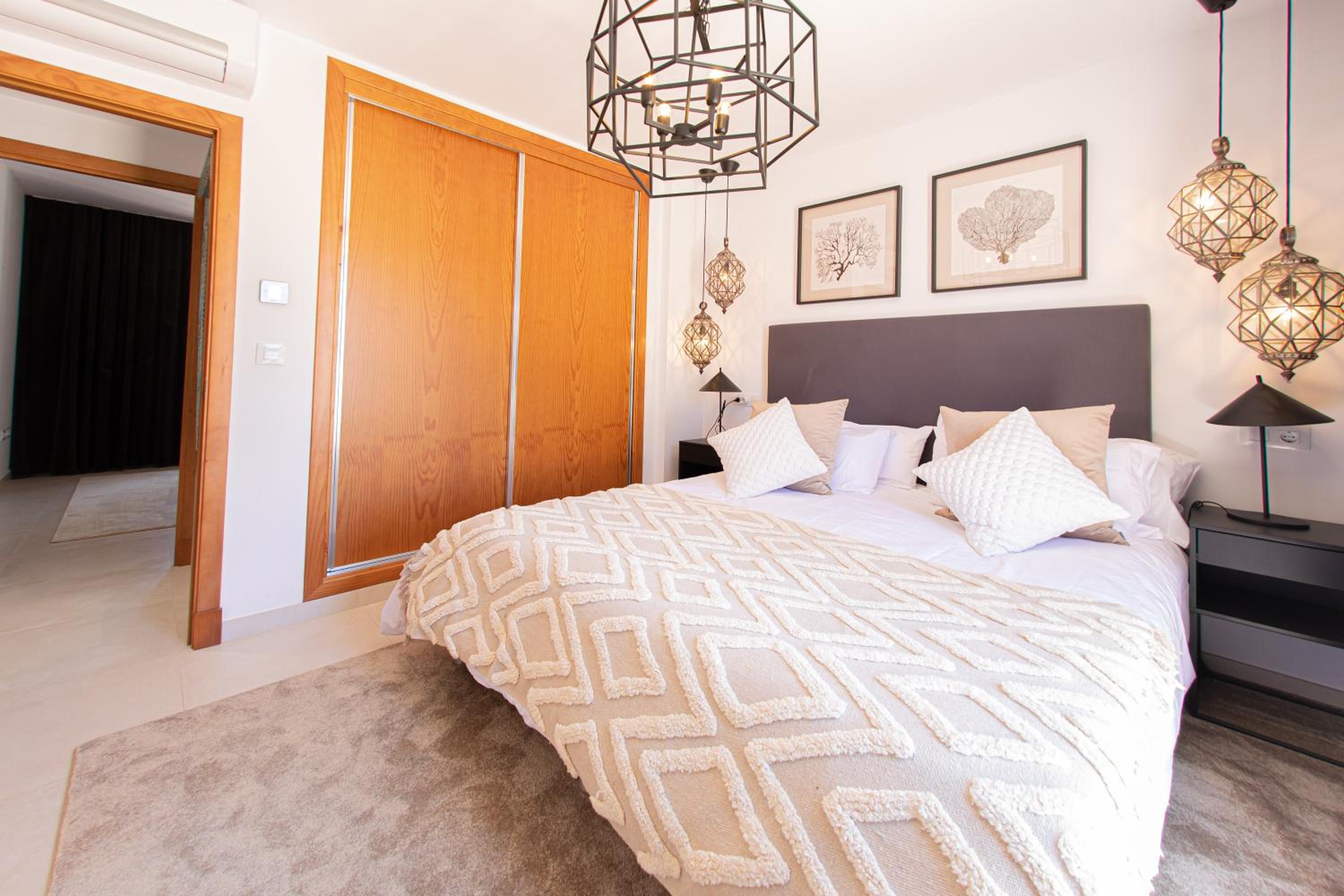 CHARMING townhouse/5BEDRS/front beach/PRIVATE POOL