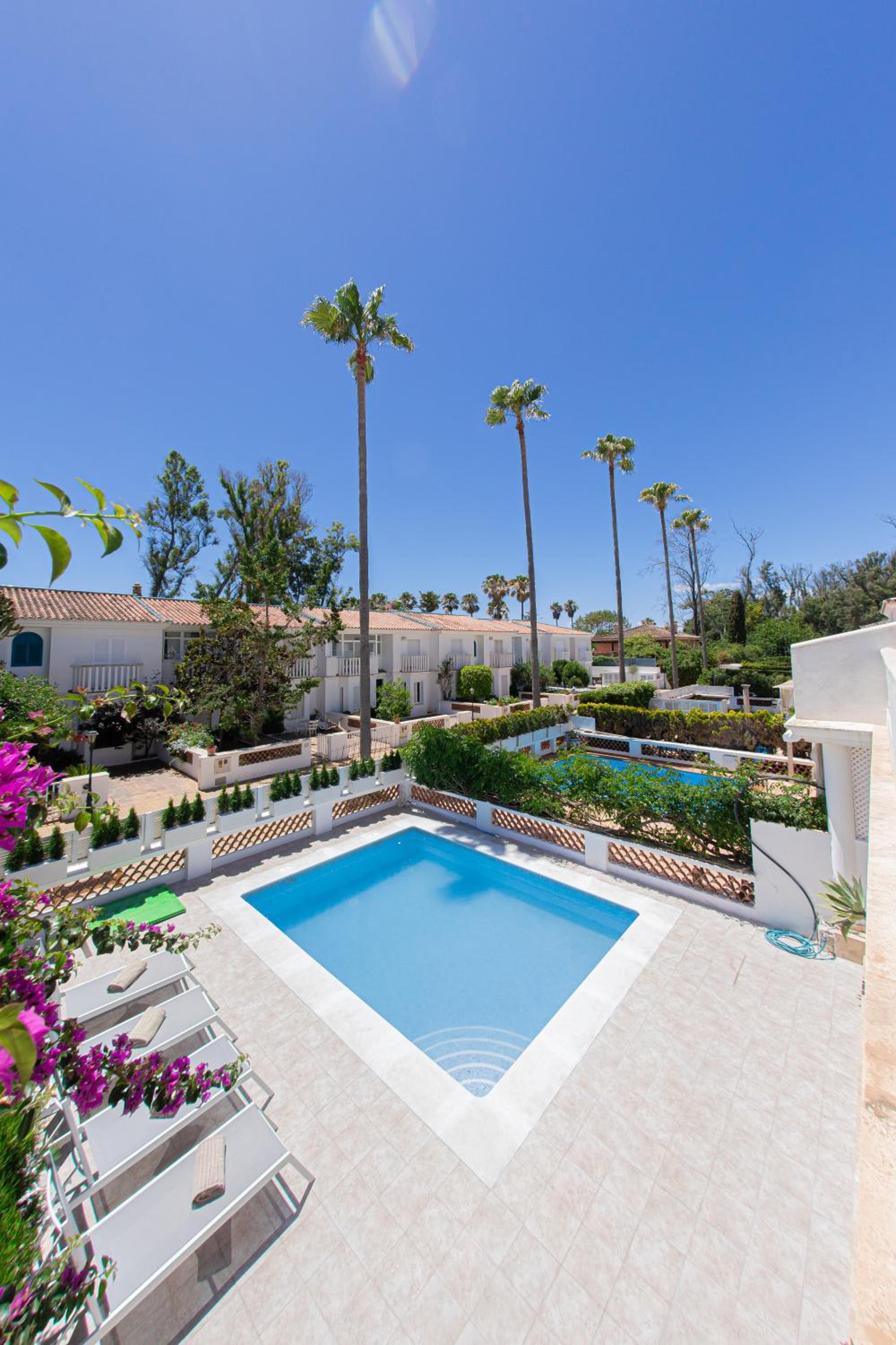 CHARMING townhouse/5BEDRS/front beach/PRIVATE POOL