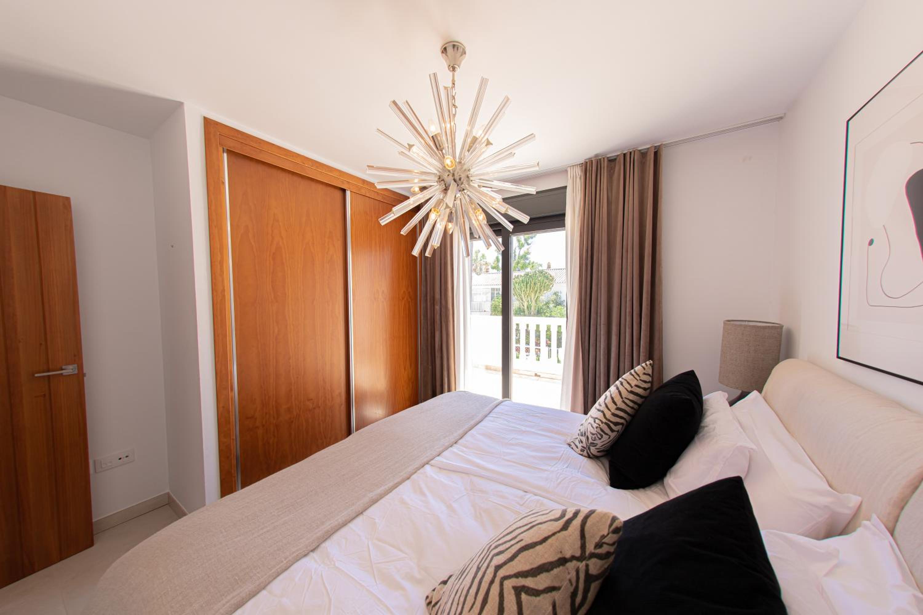 CHARMING townhouse/5BEDRS/front beach/PRIVATE POOL