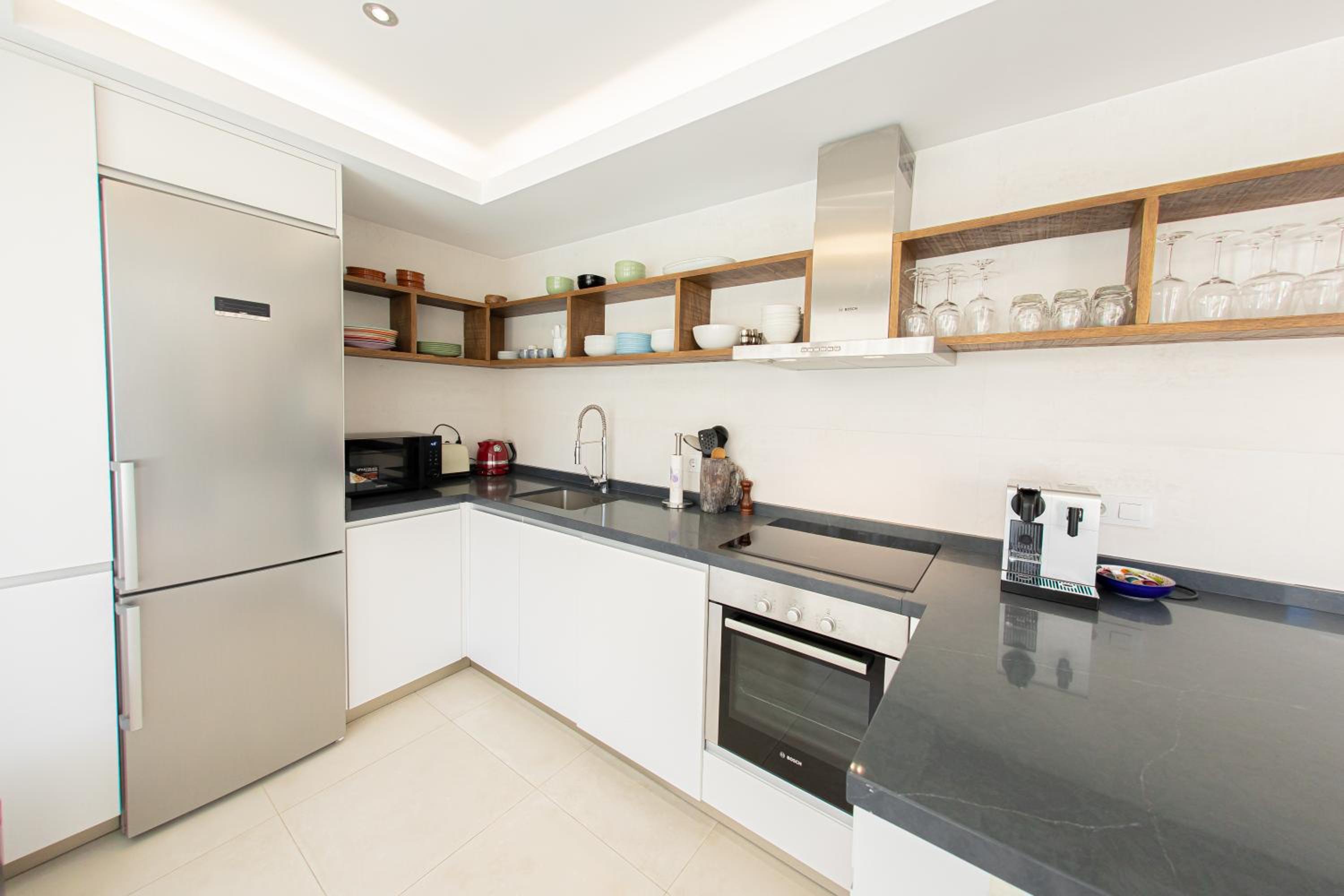 CHARMING townhouse/5BEDRS/front beach/PRIVATE POOL