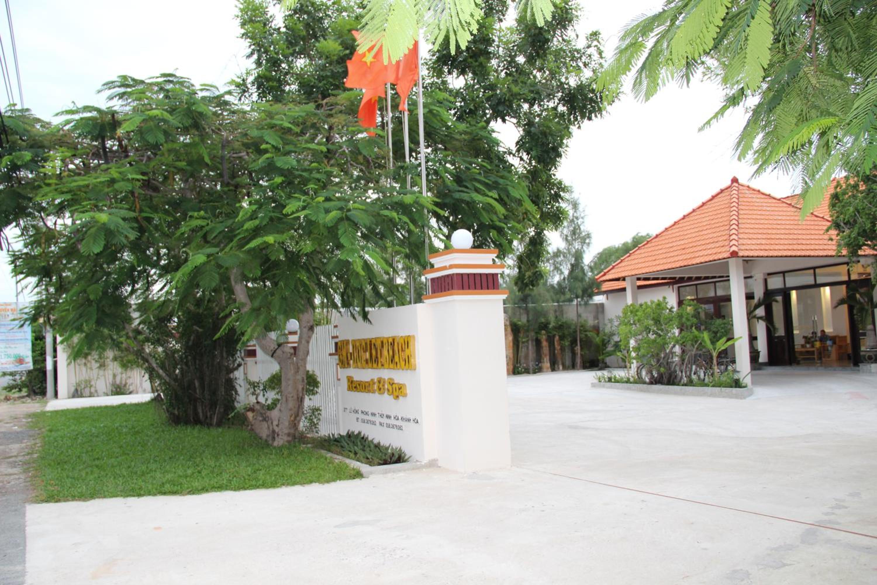 GM Doc Let Beach Resort & Spa