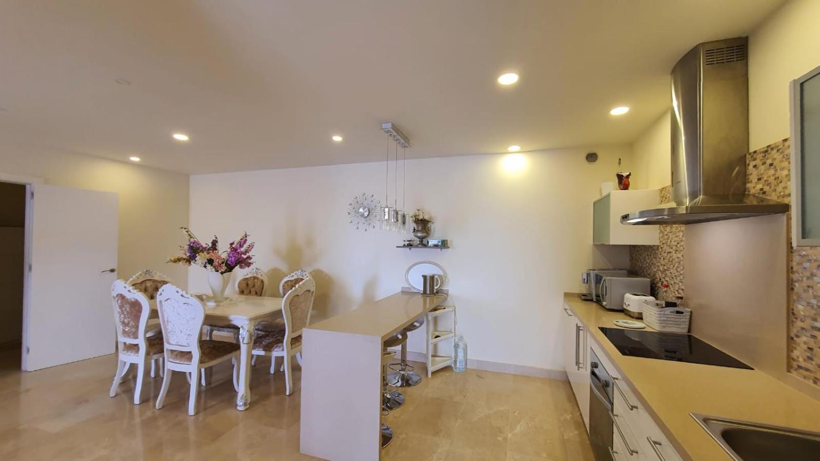 Magnolia Luxury Apartment by AltamarHomes