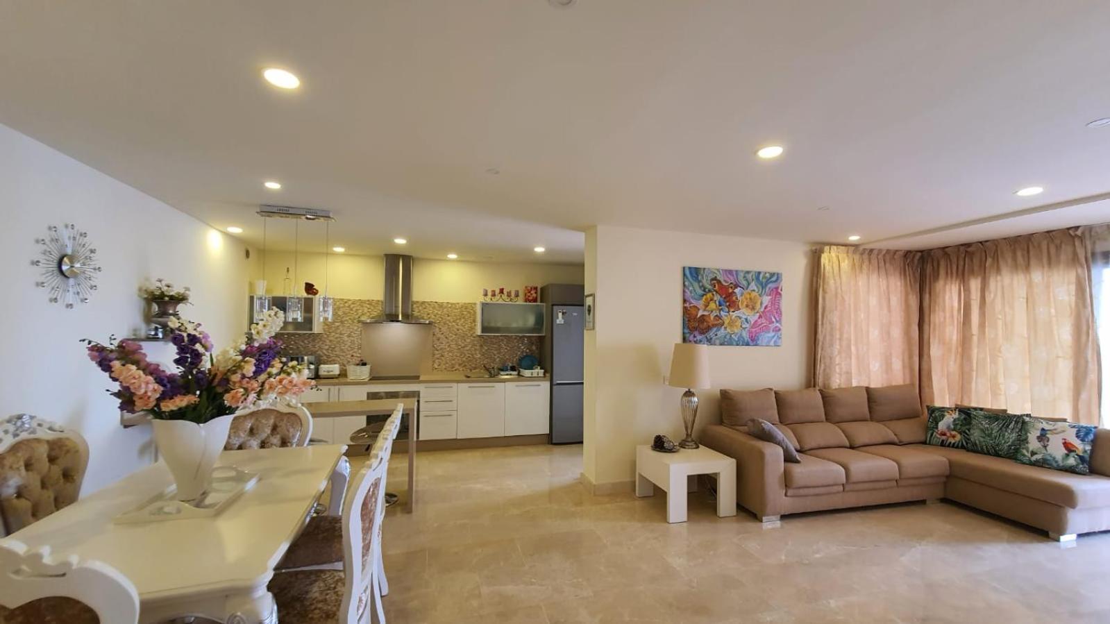Magnolia Luxury Apartment by AltamarHomes