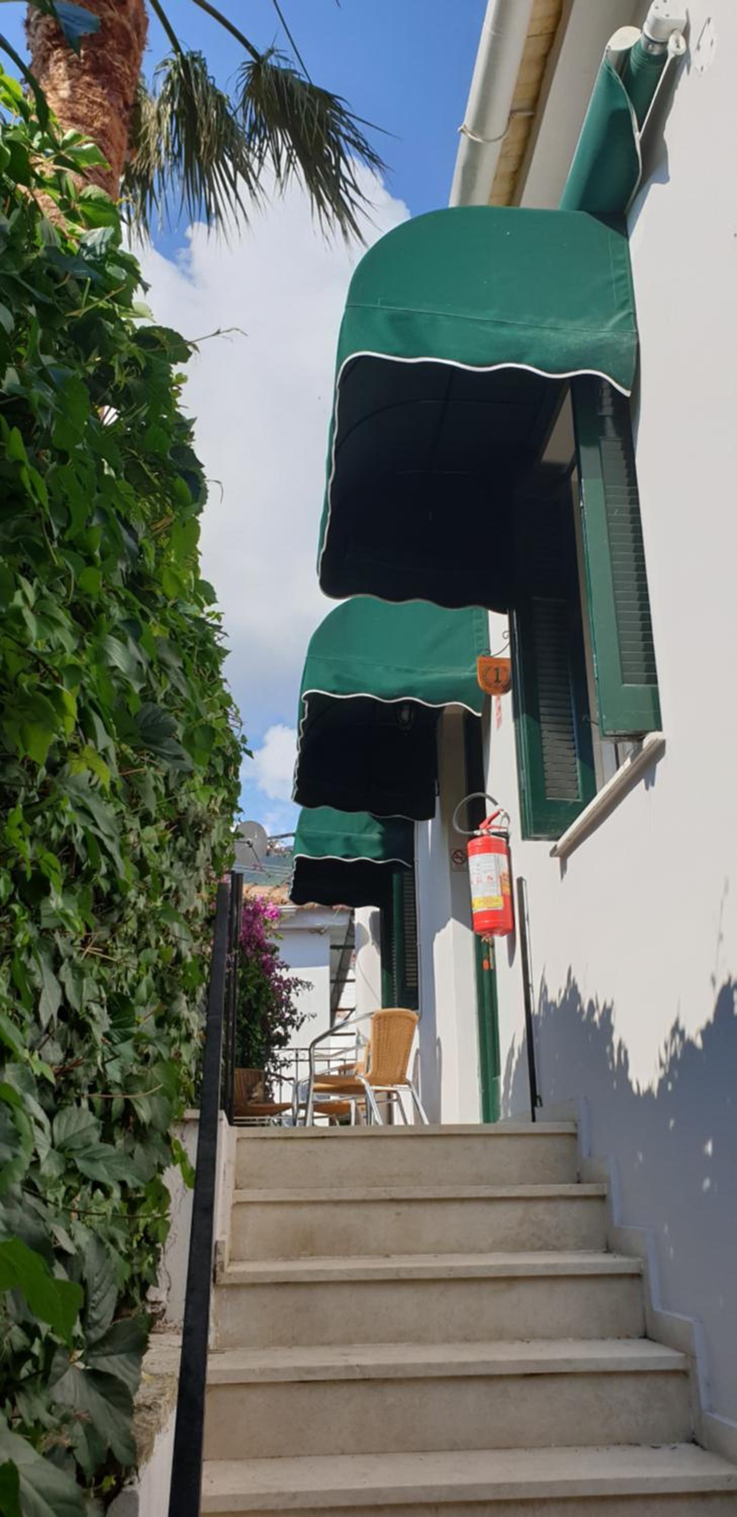 Hotel Byron House - Image 1