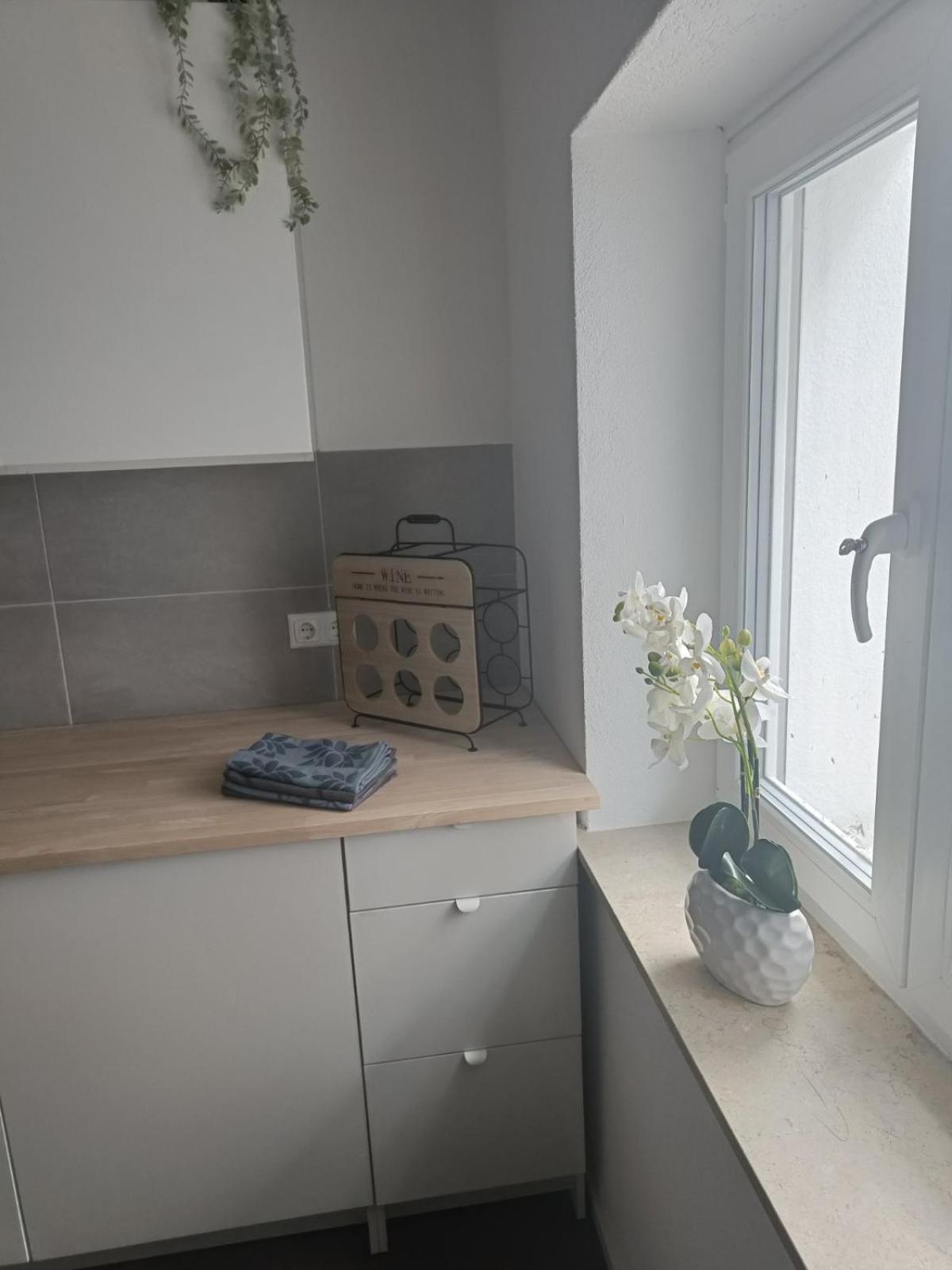 Apartments & möblierte Zimmer in Kahl am Main, Self-Check-In, W-Lan, Küchenzeile für Selbstversorgung, PKW-Platz