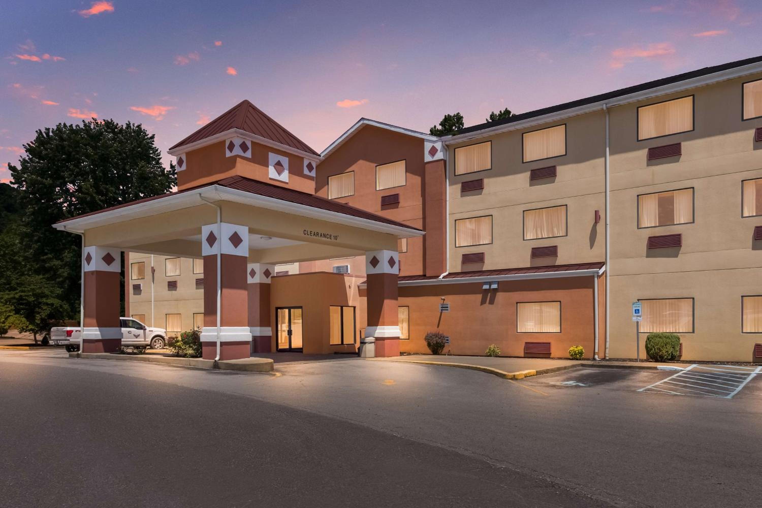 Hotel Best Western Logan Inn - Image 1