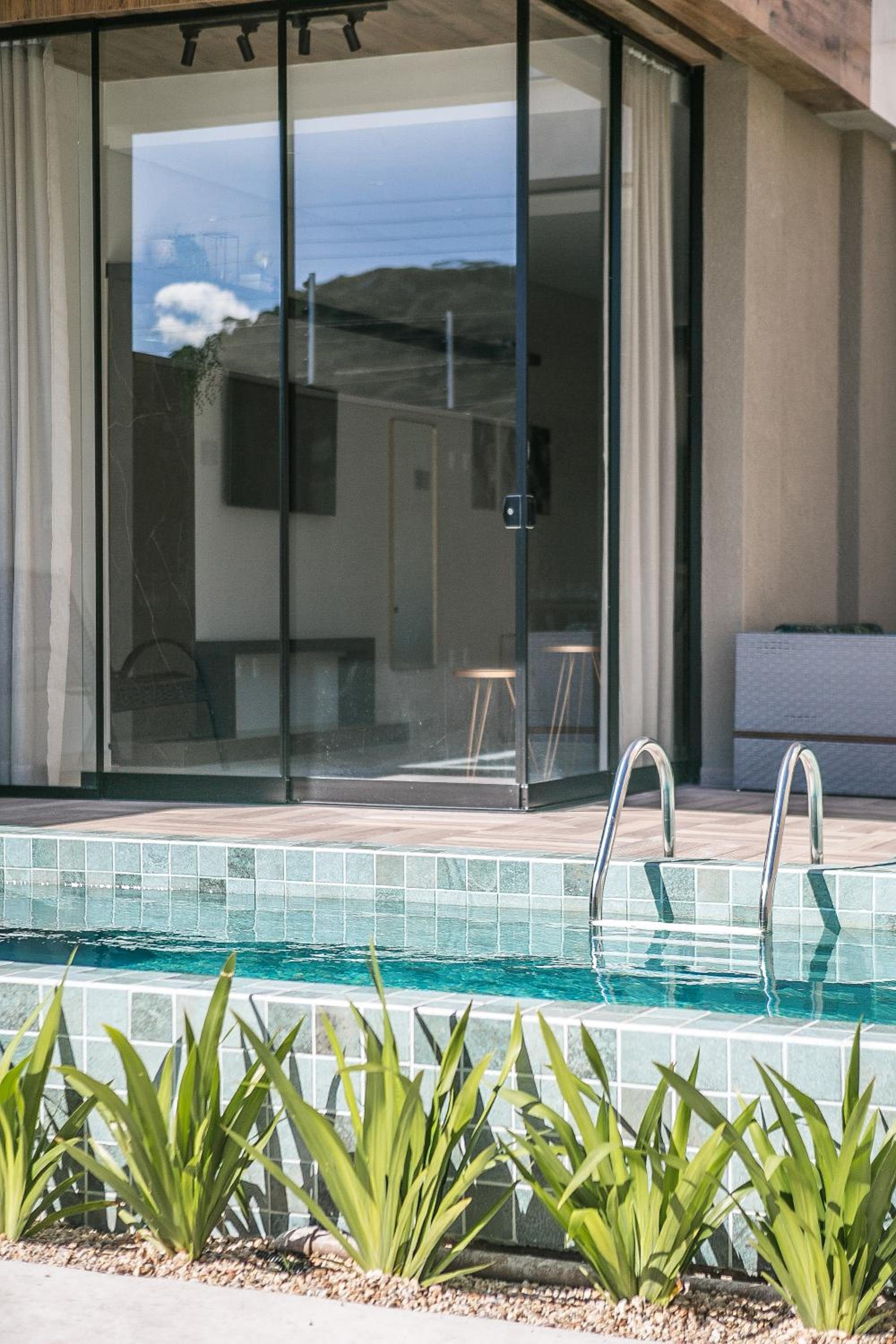 Casa Requinte, 4 suítes, piscina I