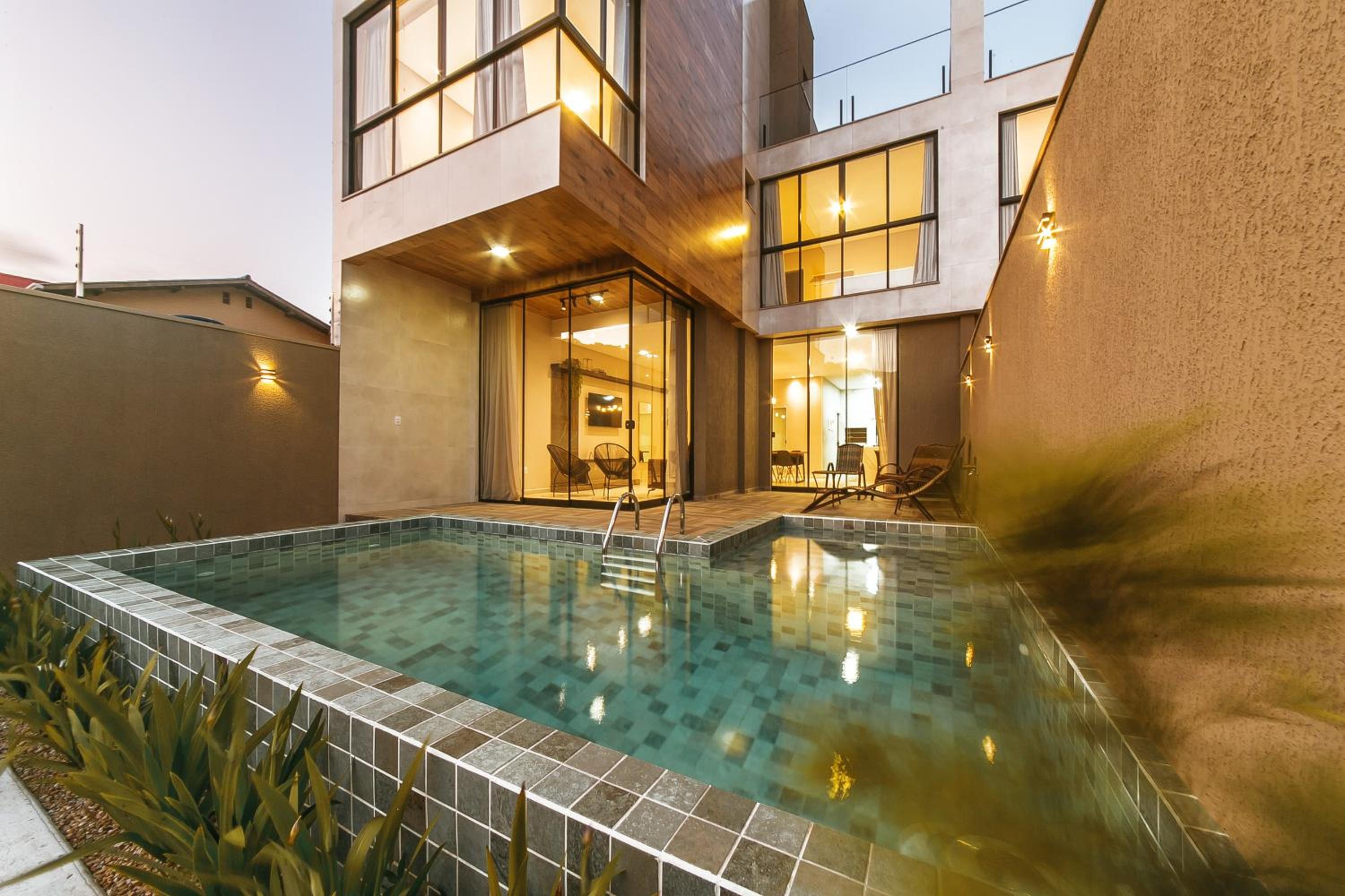 Casa Requinte, 4 suítes, piscina I