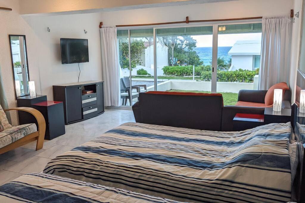 Cancun Oceanfront, Entire Apartment