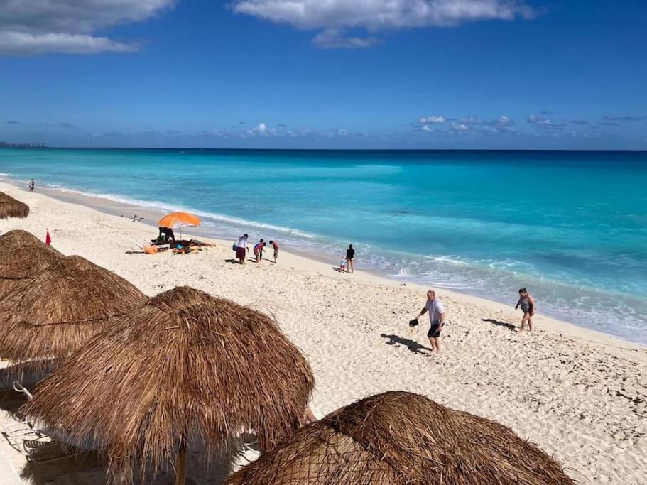 Cancun Oceanfront, Entire Apartment