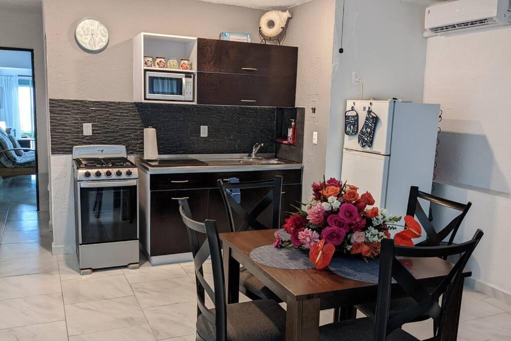 Cancun Oceanfront, Entire Apartment