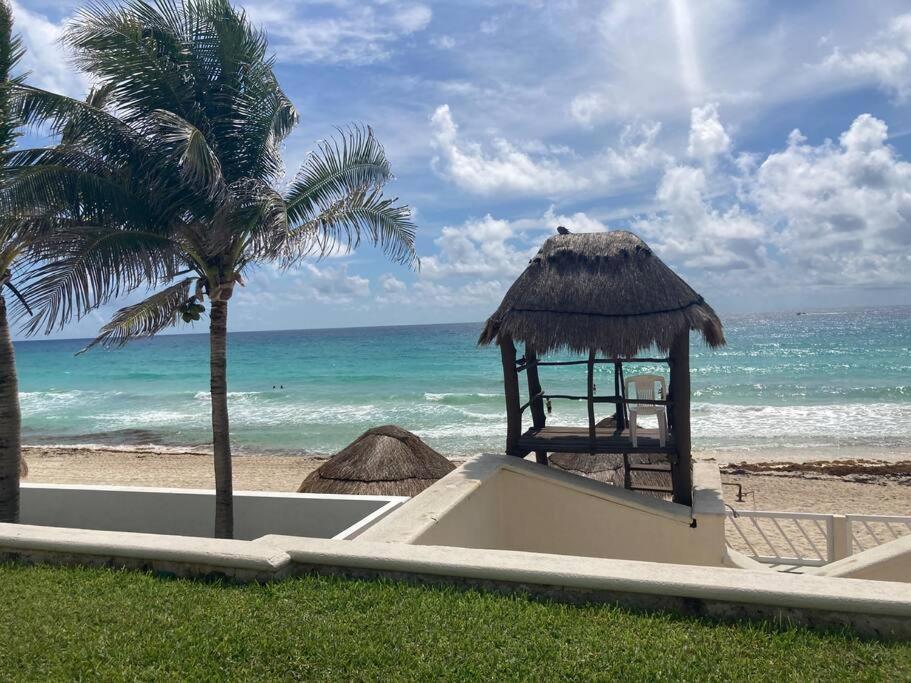 Cancun Oceanfront, Entire Apartment