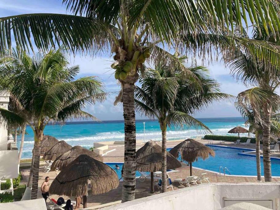 Cancun Oceanfront, Entire Apartment