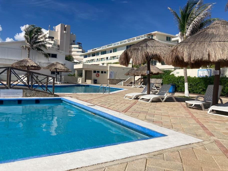 Cancun Oceanfront, Entire Apartment