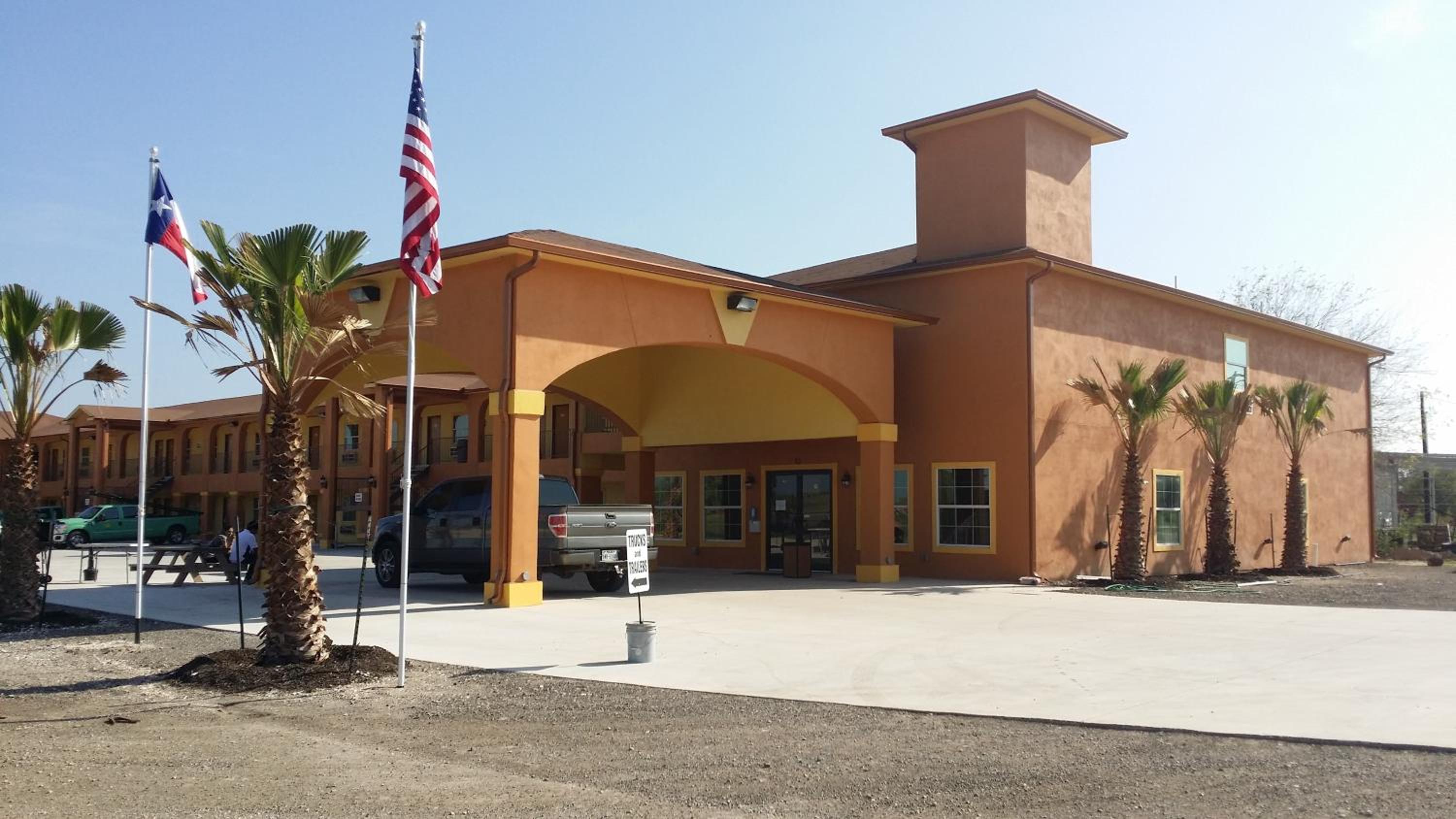 Texan Inn and Suites Tilden view 3