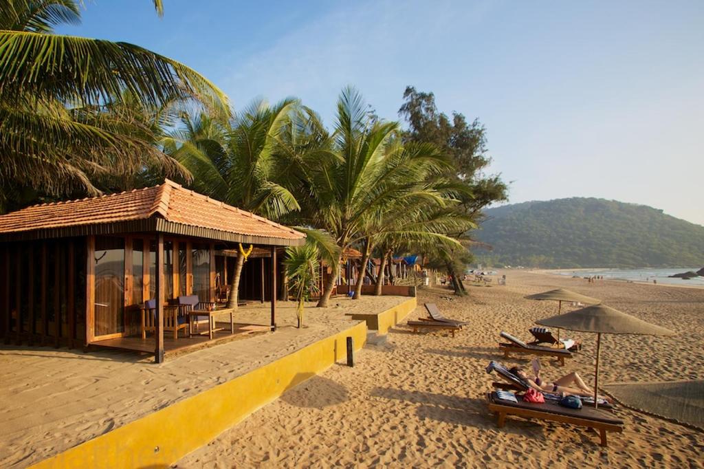 Dunhill Beach Resort