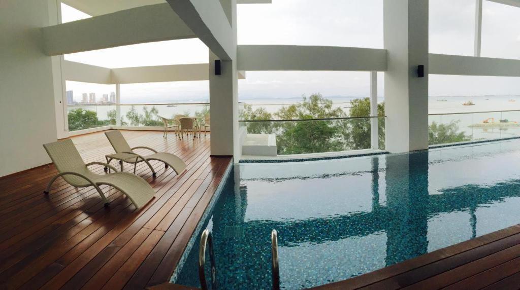 Sunrise Gurney Premium Suite - Gurney Drive