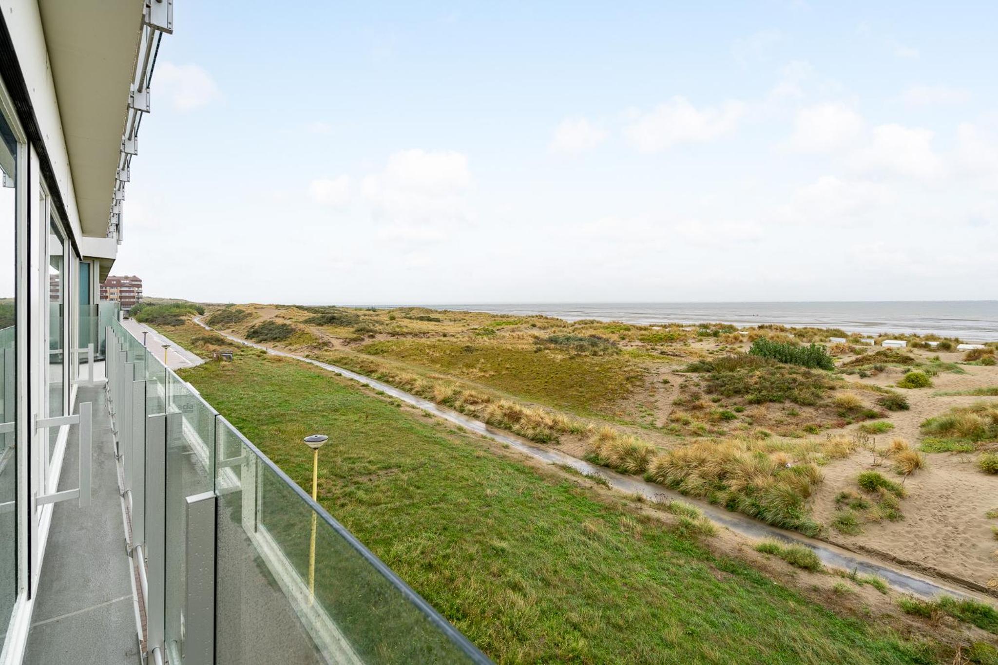Duin én zeezicht te Zeedijk Oostduinkerke