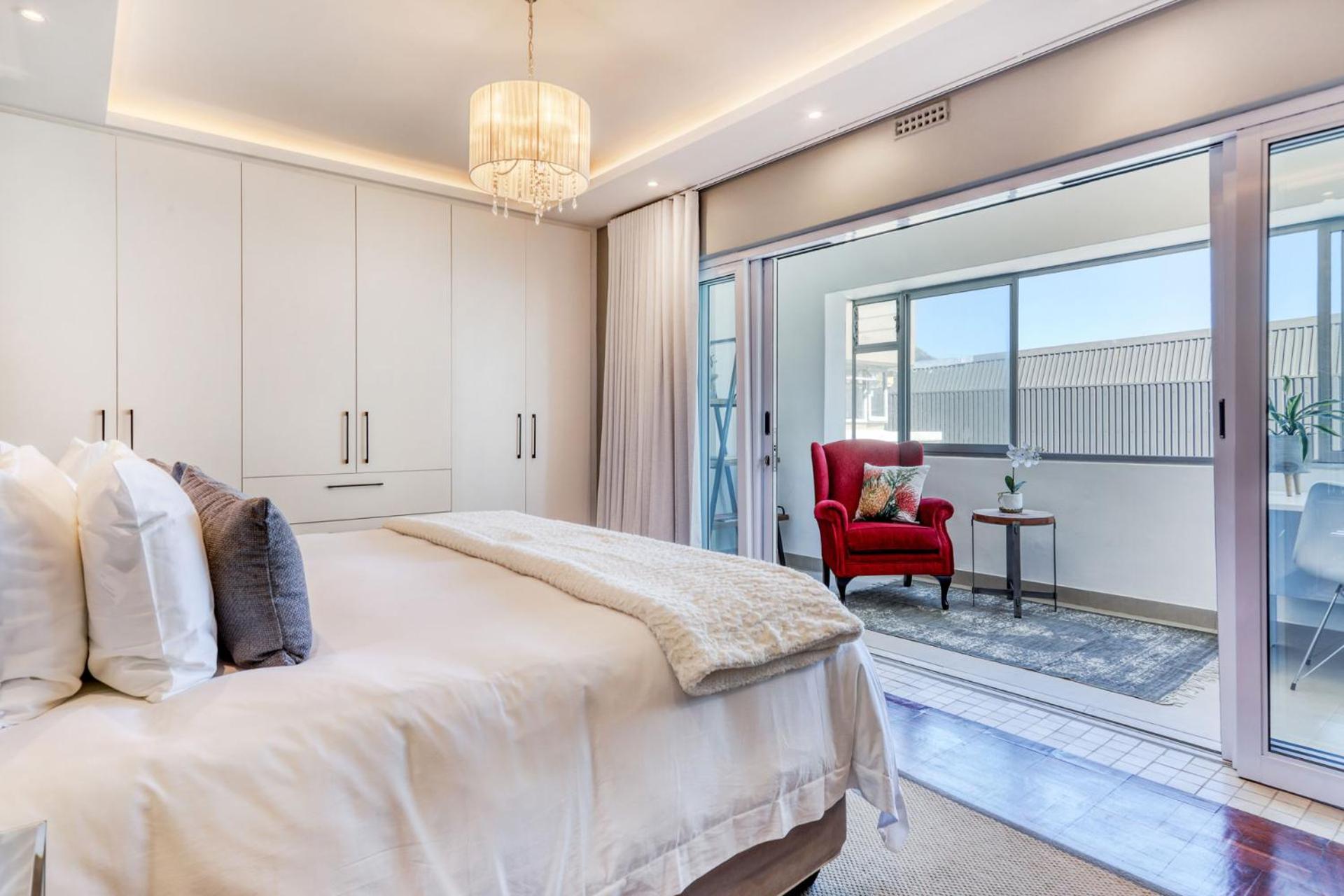 Backup Powered Luxury Central Promenade Apartment