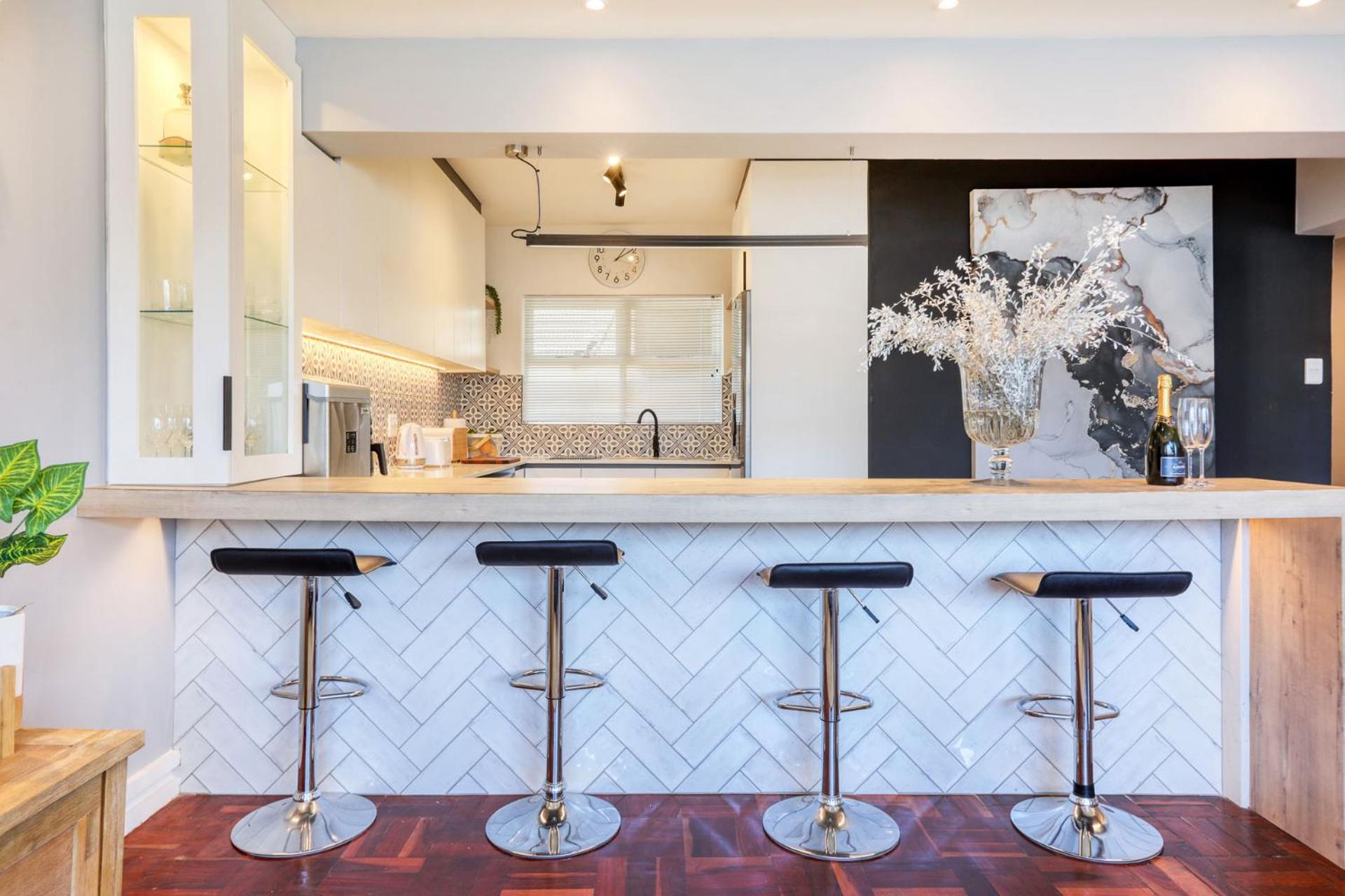 Backup Powered Luxury Central Promenade Apartment