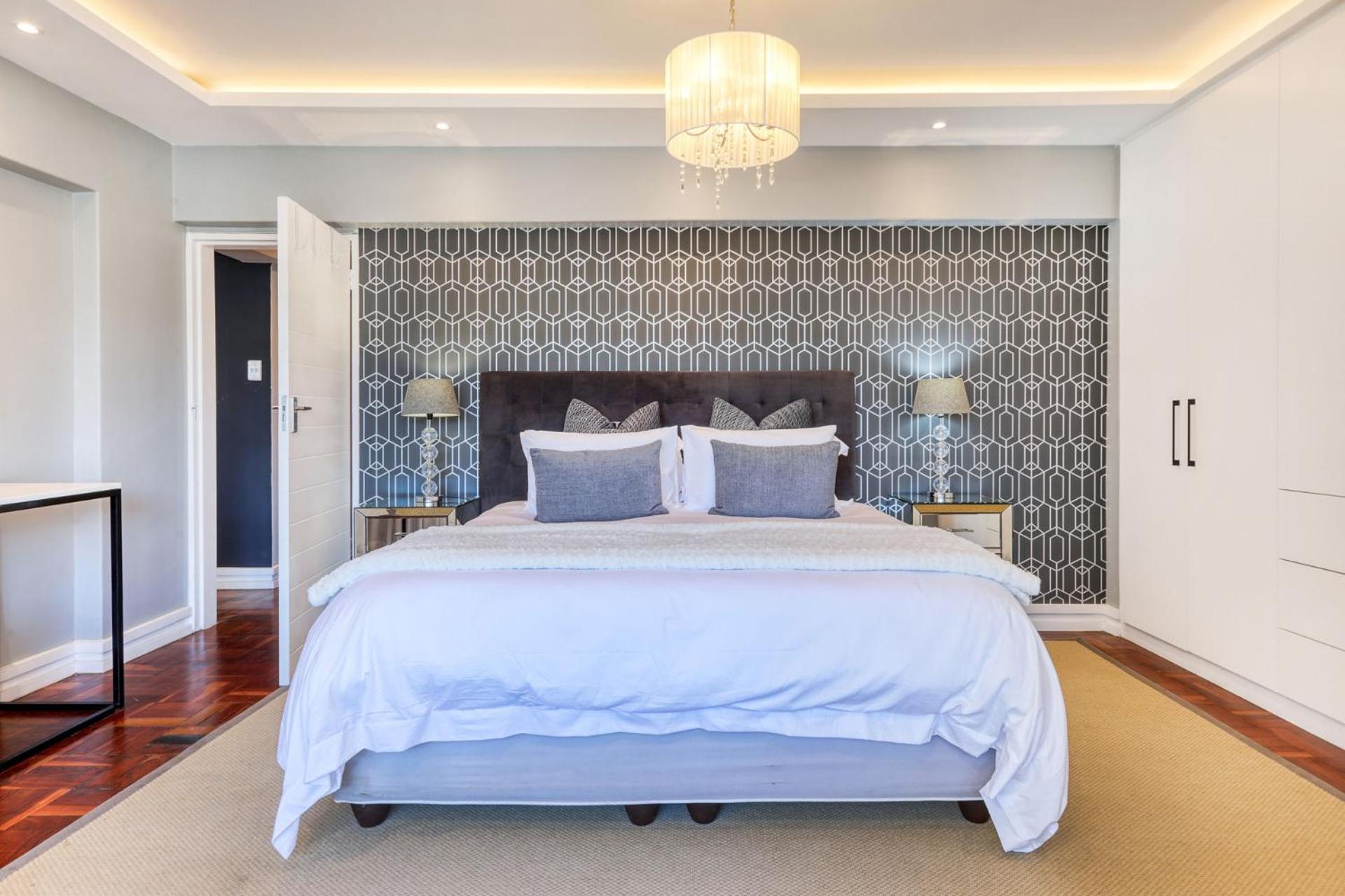 Backup Powered Luxury Central Promenade Apartment
