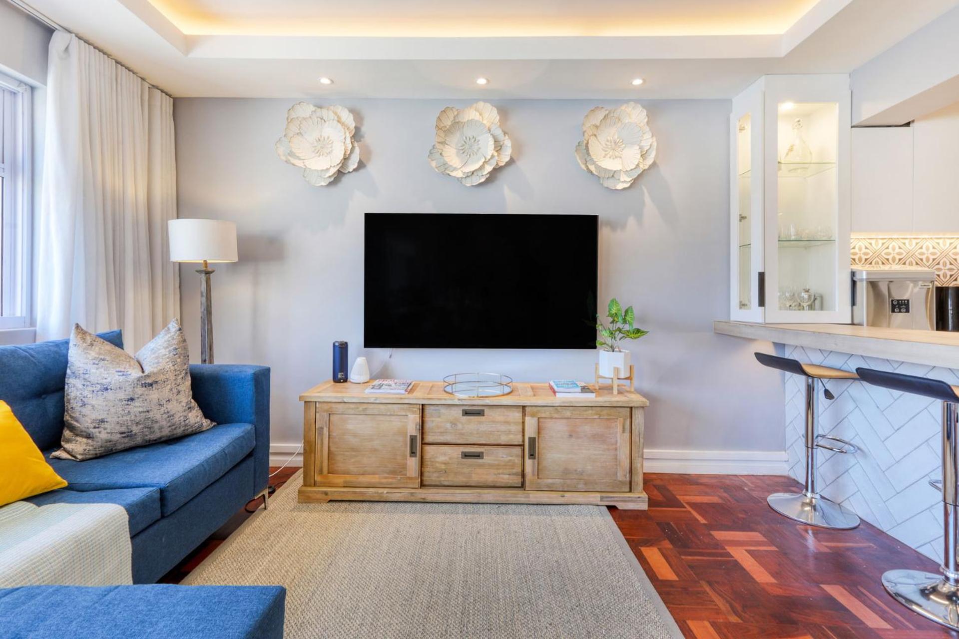 Backup Powered Luxury Central Promenade Apartment