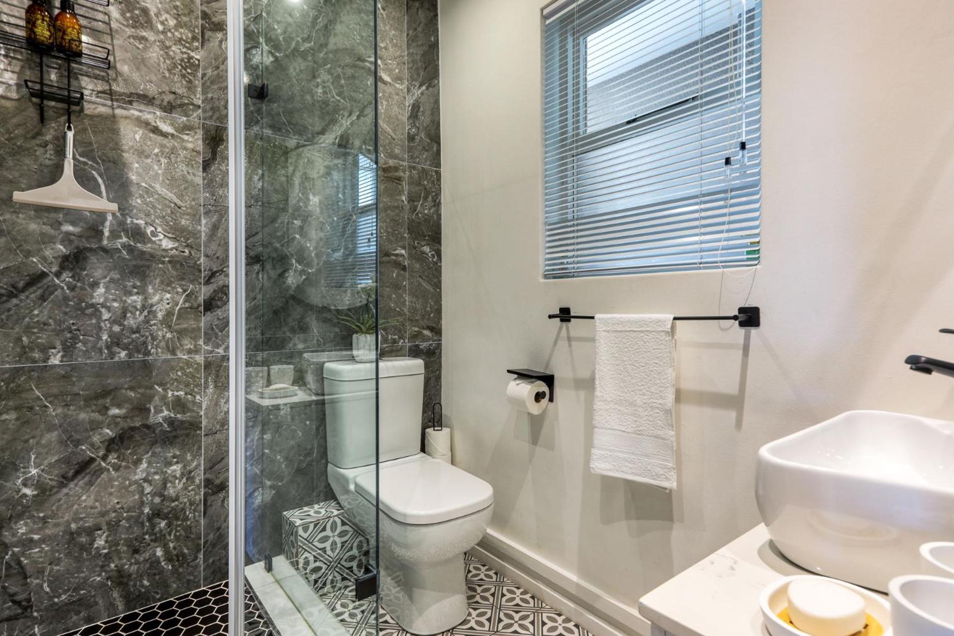 Backup Powered Luxury Central Promenade Apartment
