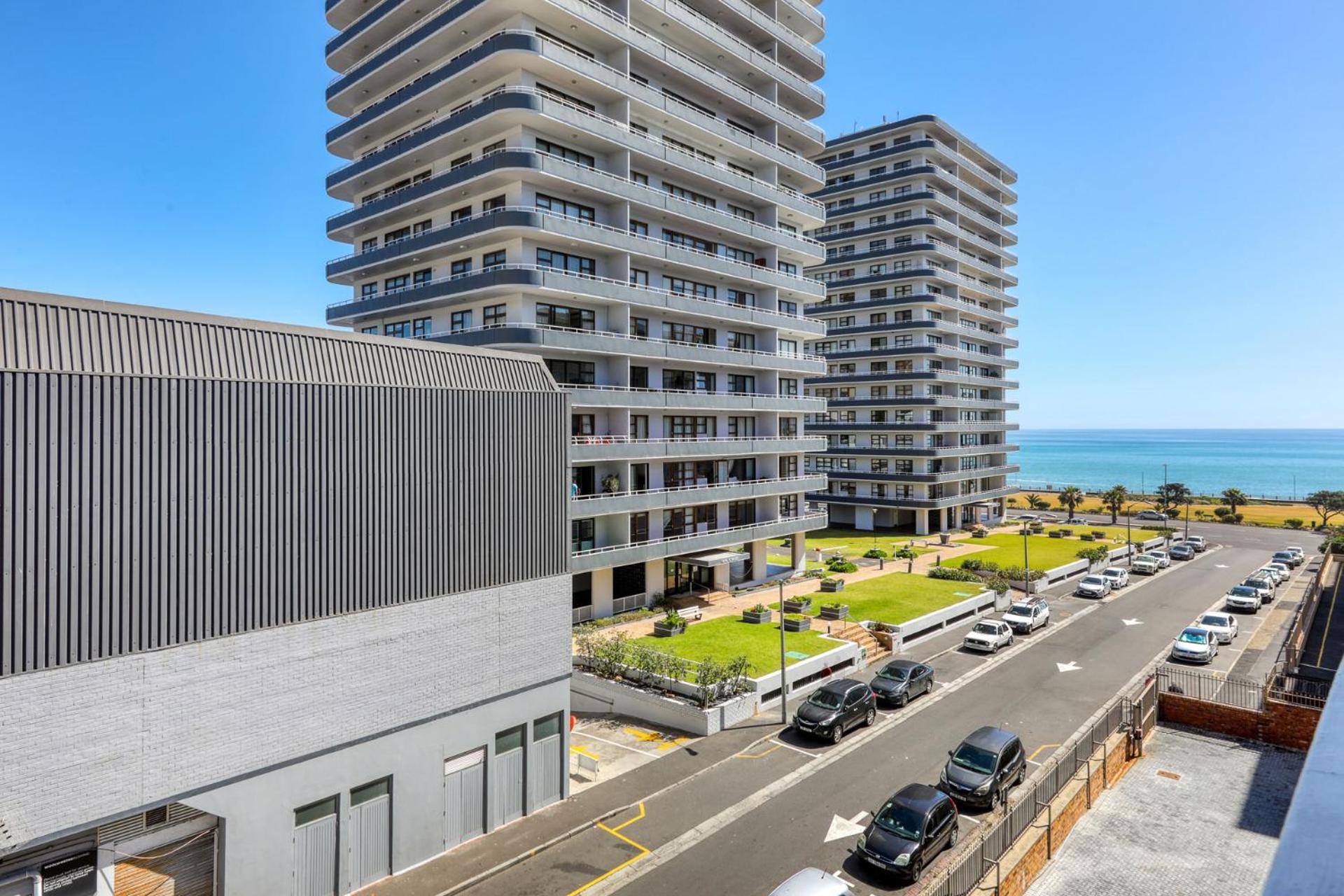 Backup Powered Luxury Central Promenade Apartment