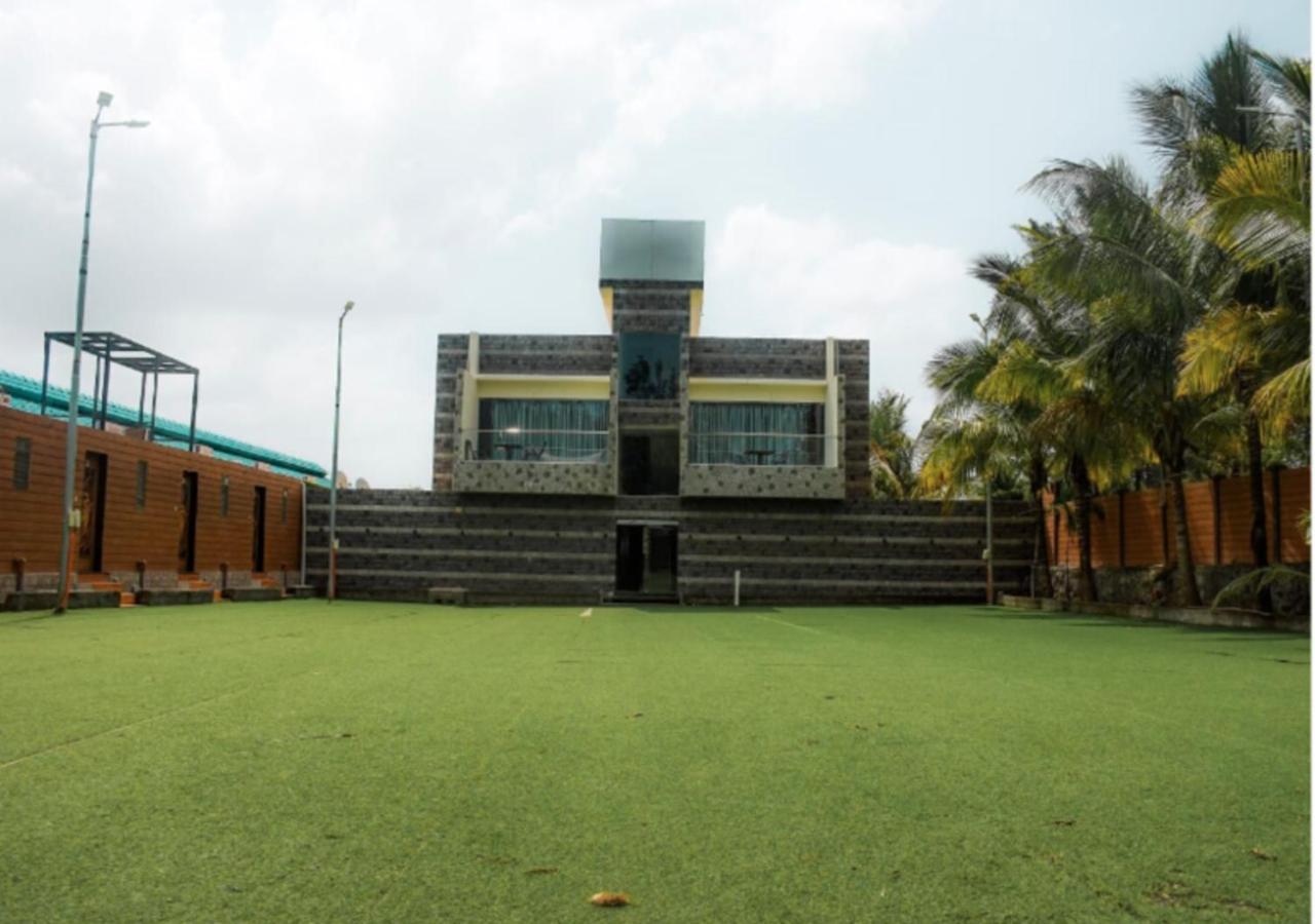 Anand Resort - A luxury Private Pool Resort in Nashik view 3