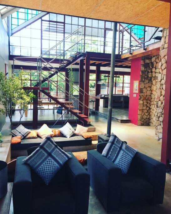 (Sub)urban retreat