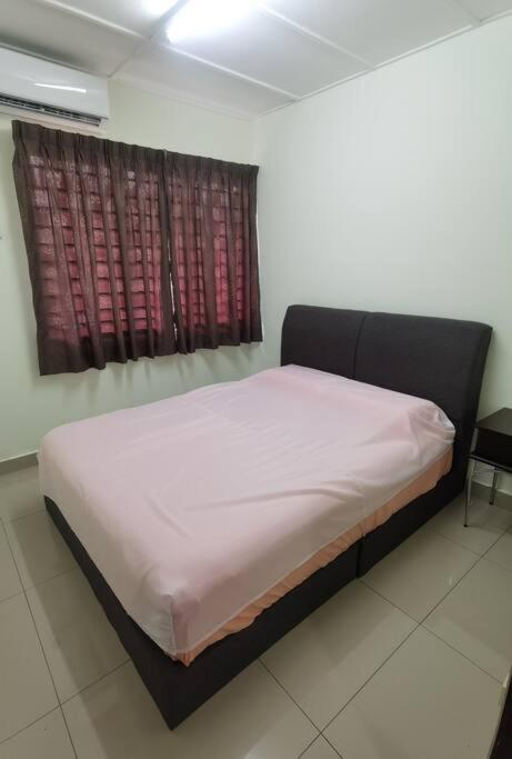 3Room 10pax SR Landed Comfy 5 Star Sofa&Bed 4 Parking photo 4
