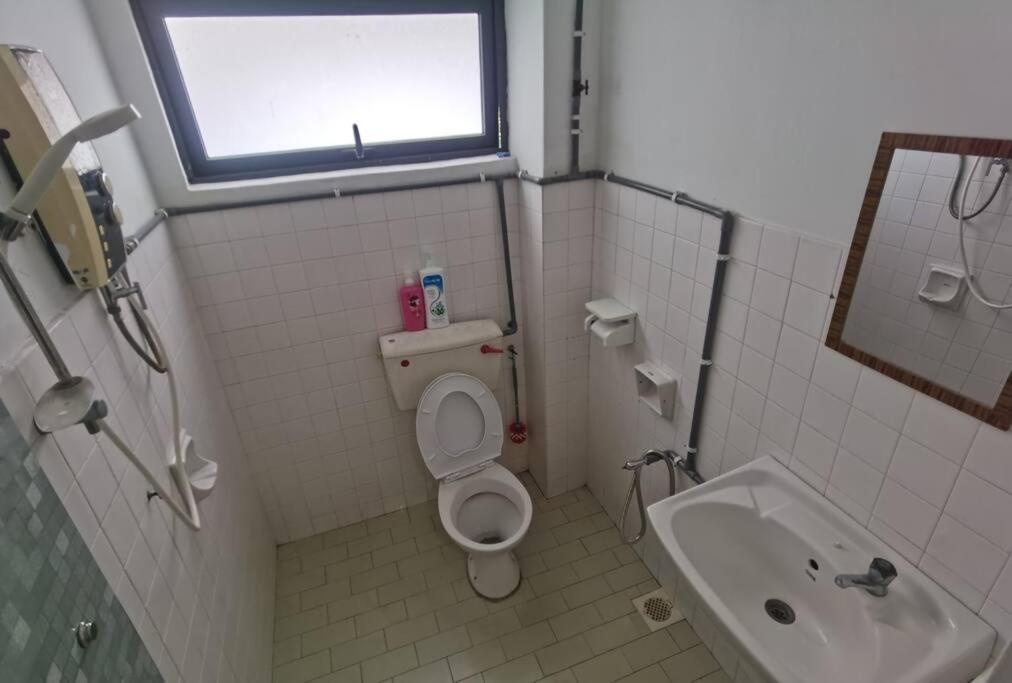 3Room 10pax SR Landed Comfy 5 Star Sofa&Bed 4 Parking photo 6