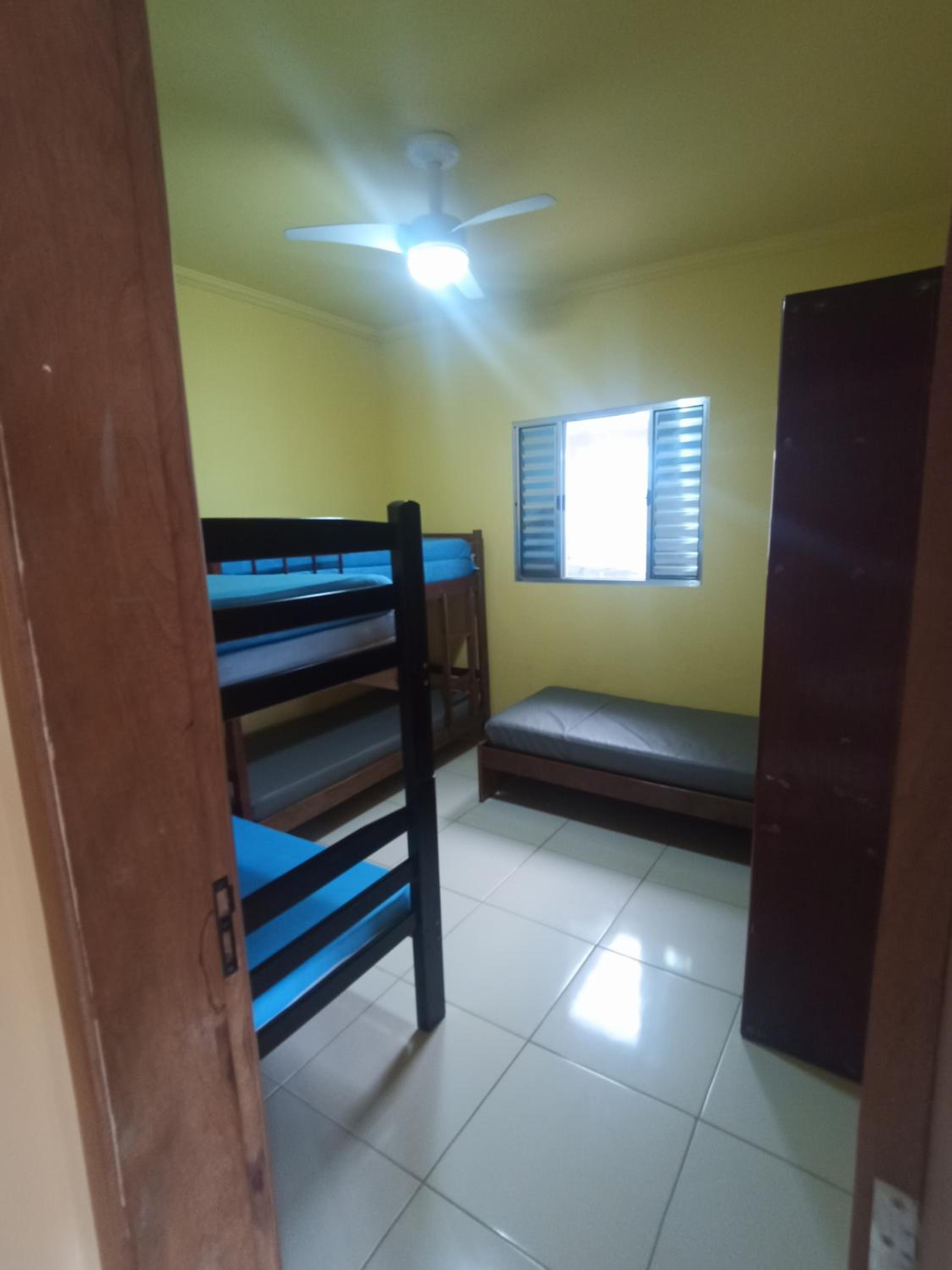 Casa com piscina , churrasqueira, Wi-Fi, em rua de Areia à 1km da praia, bairro sussegado, proíbido uso de som extremamente alto ideal para descansar