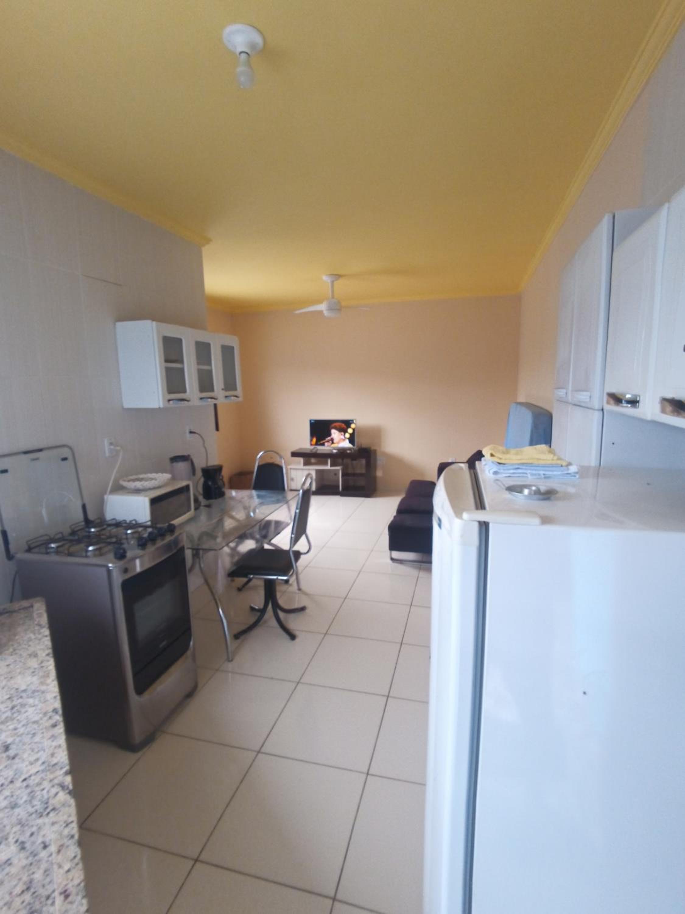 Casa com piscina , churrasqueira, Wi-Fi, em rua de Areia à 1km da praia, bairro sussegado, proíbido uso de som extremamente alto ideal para descansar