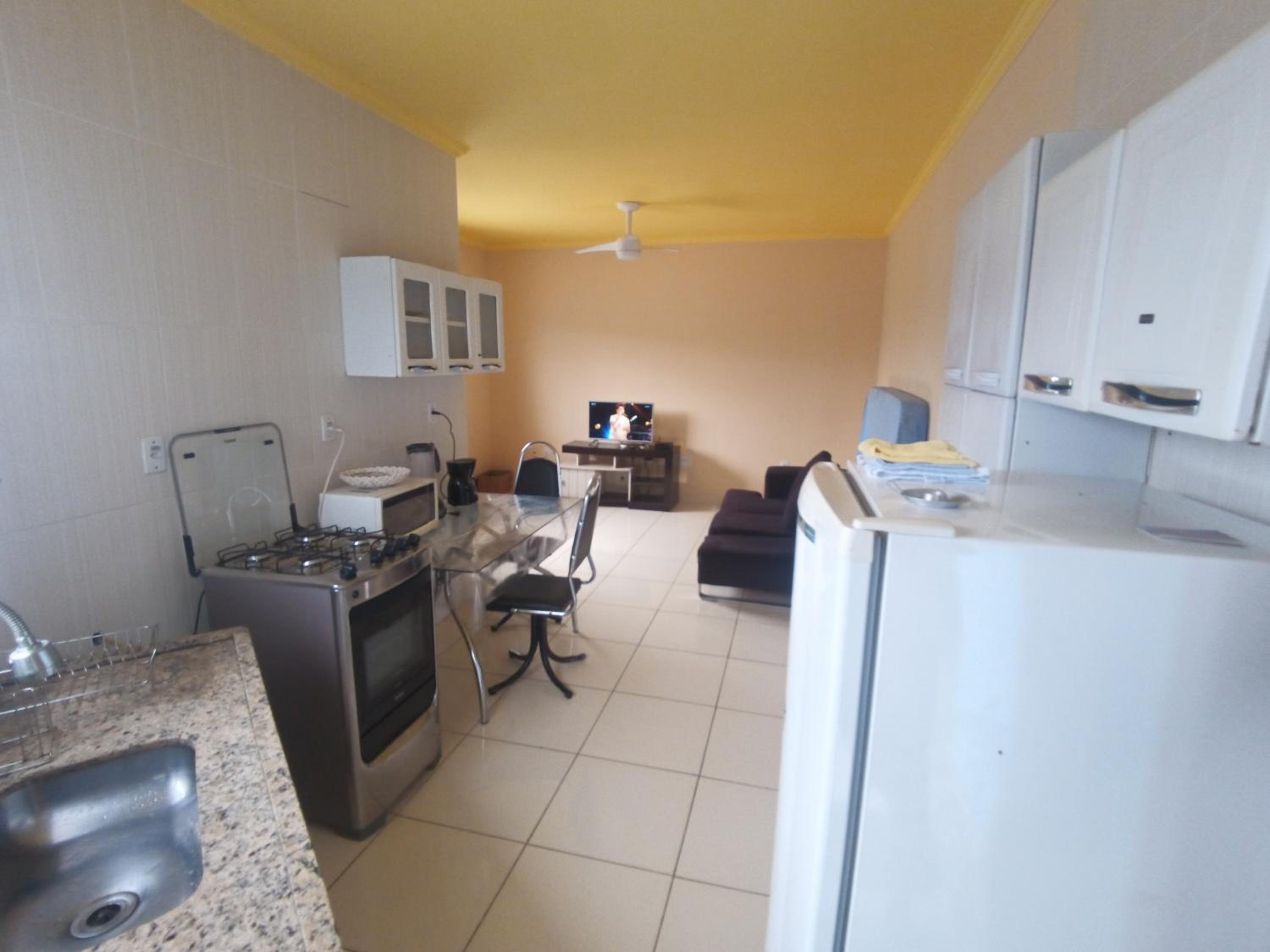 Casa com piscina , churrasqueira, Wi-Fi, em rua de Areia à 1km da praia, bairro sussegado, proíbido uso de som extremamente alto ideal para descansar