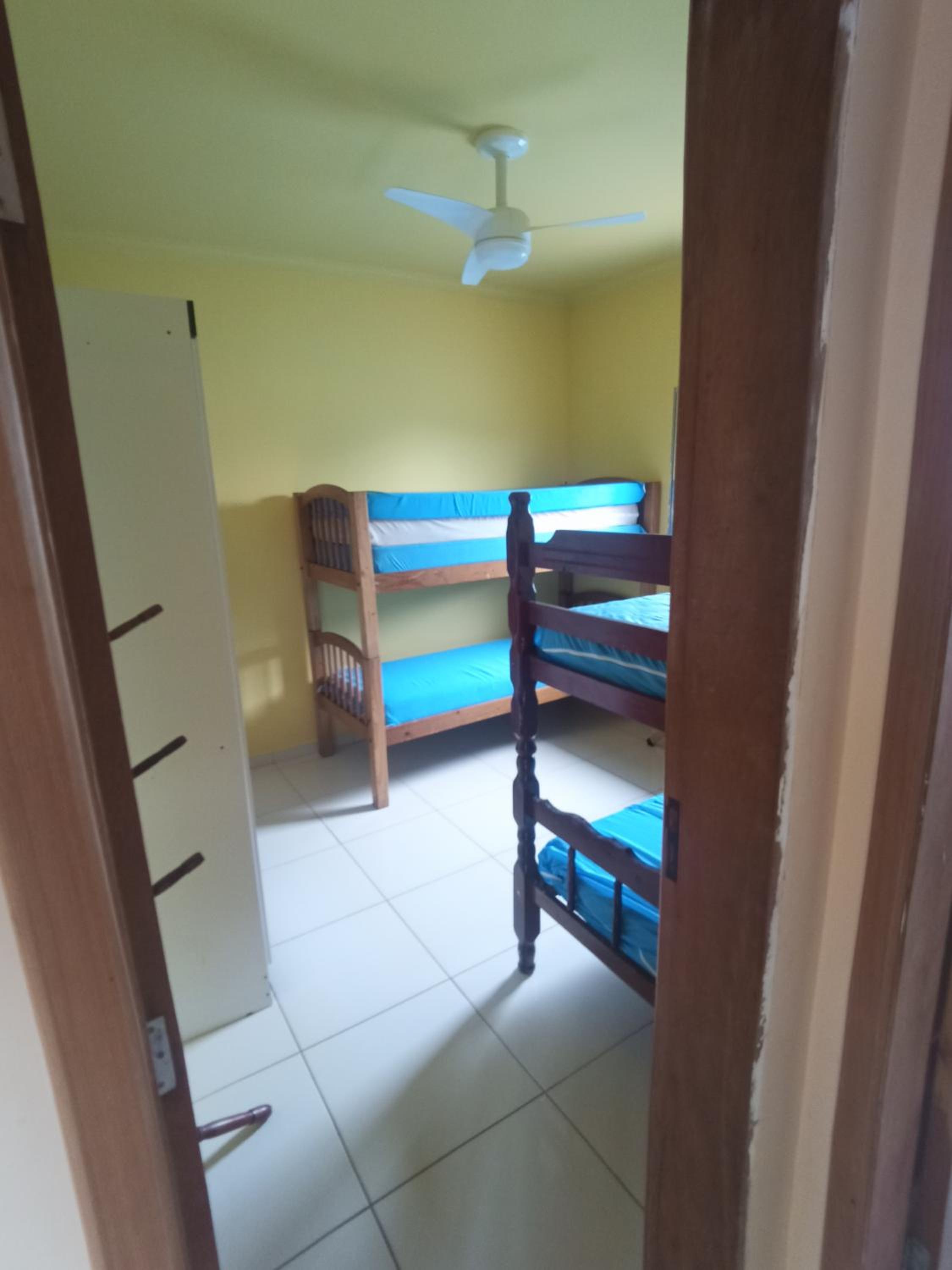 Casa com piscina , churrasqueira, Wi-Fi, em rua de Areia à 1km da praia, bairro sussegado, proíbido uso de som extremamente alto ideal para descansar