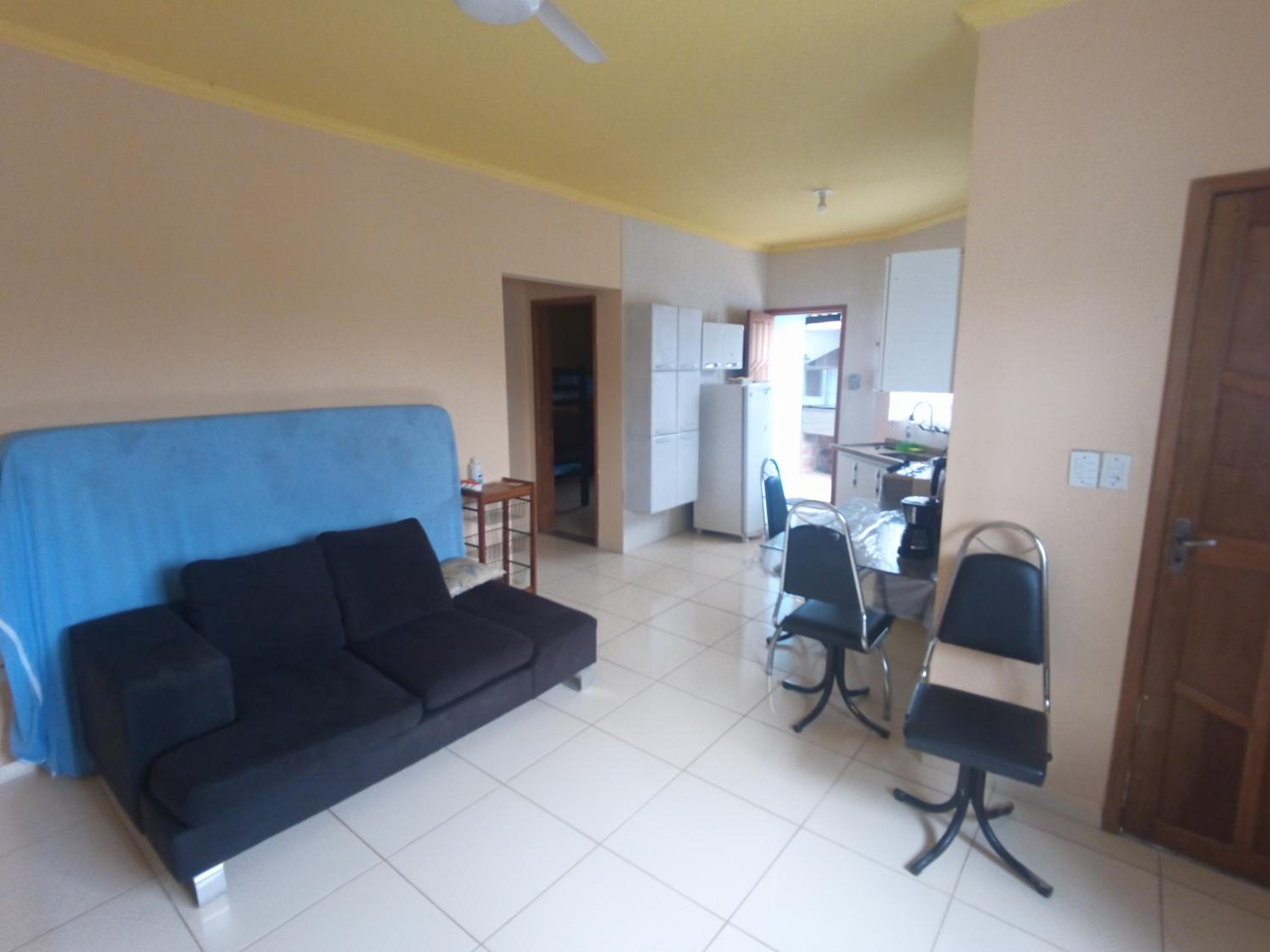 Casa com piscina , churrasqueira, Wi-Fi, em rua de Areia à 1km da praia, bairro sussegado, proíbido uso de som extremamente alto ideal para descansar