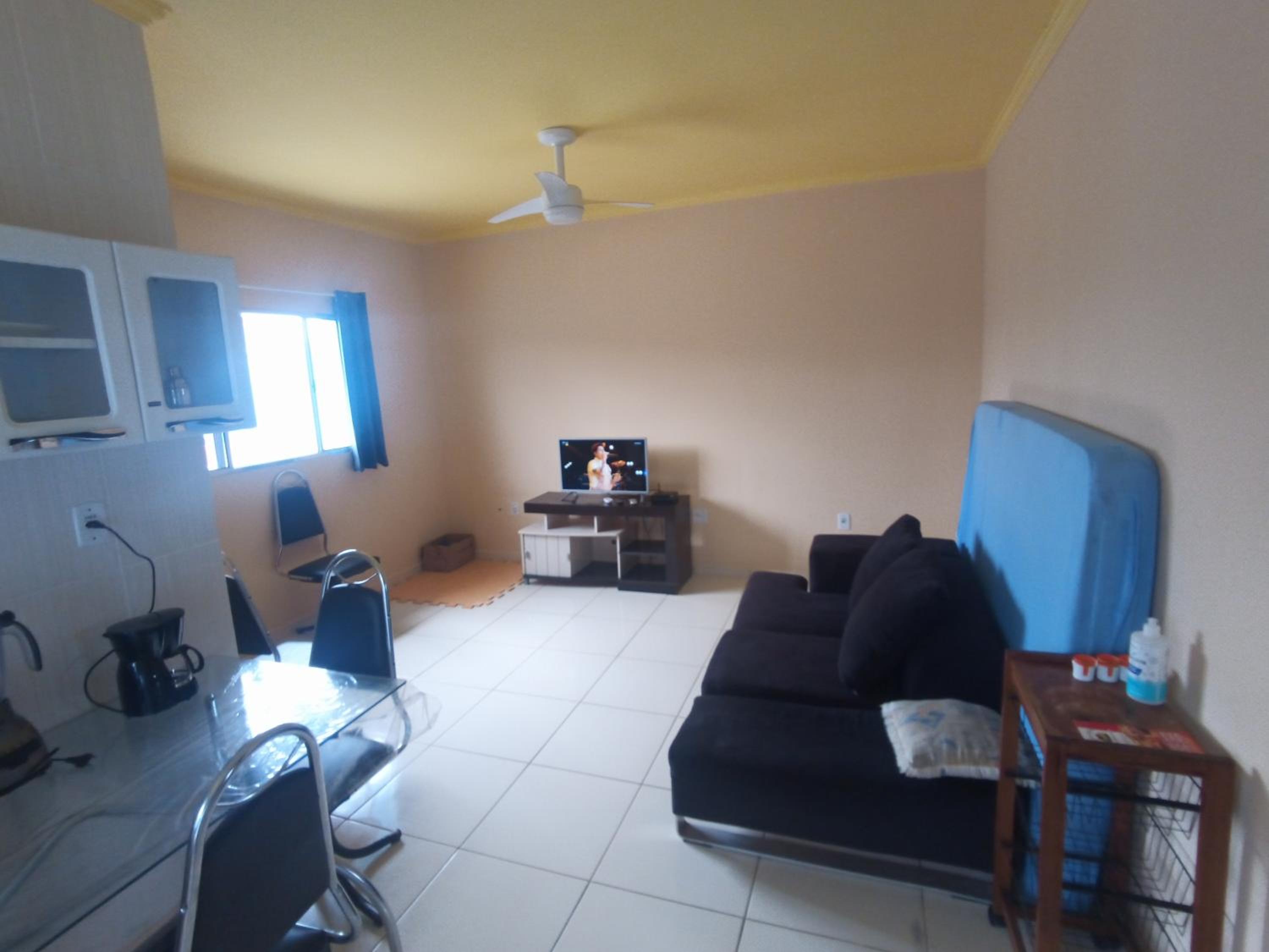Casa com piscina , churrasqueira, Wi-Fi, em rua de Areia à 1km da praia, bairro sussegado, proíbido uso de som extremamente alto ideal para descansar