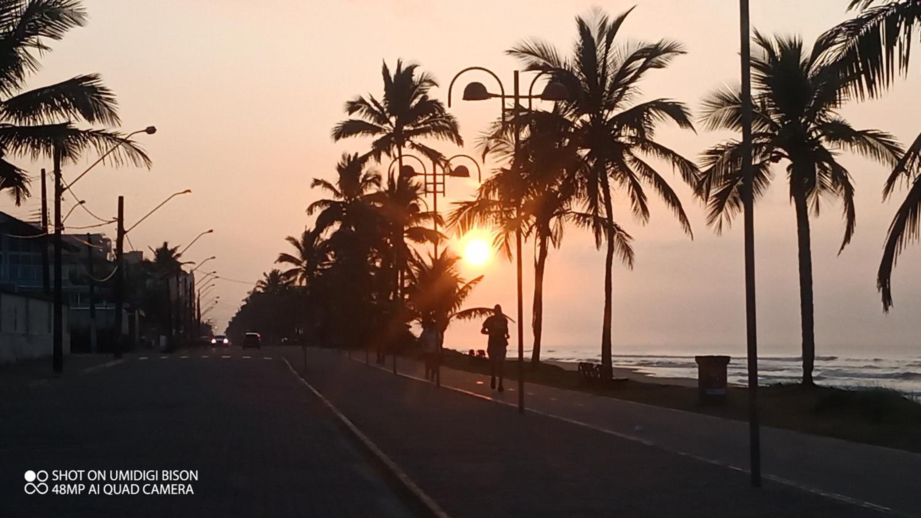Casa com piscina , churrasqueira, Wi-Fi, em rua de Areia à 1km da praia, bairro sussegado, proíbido uso de som extremamente alto ideal para descansar