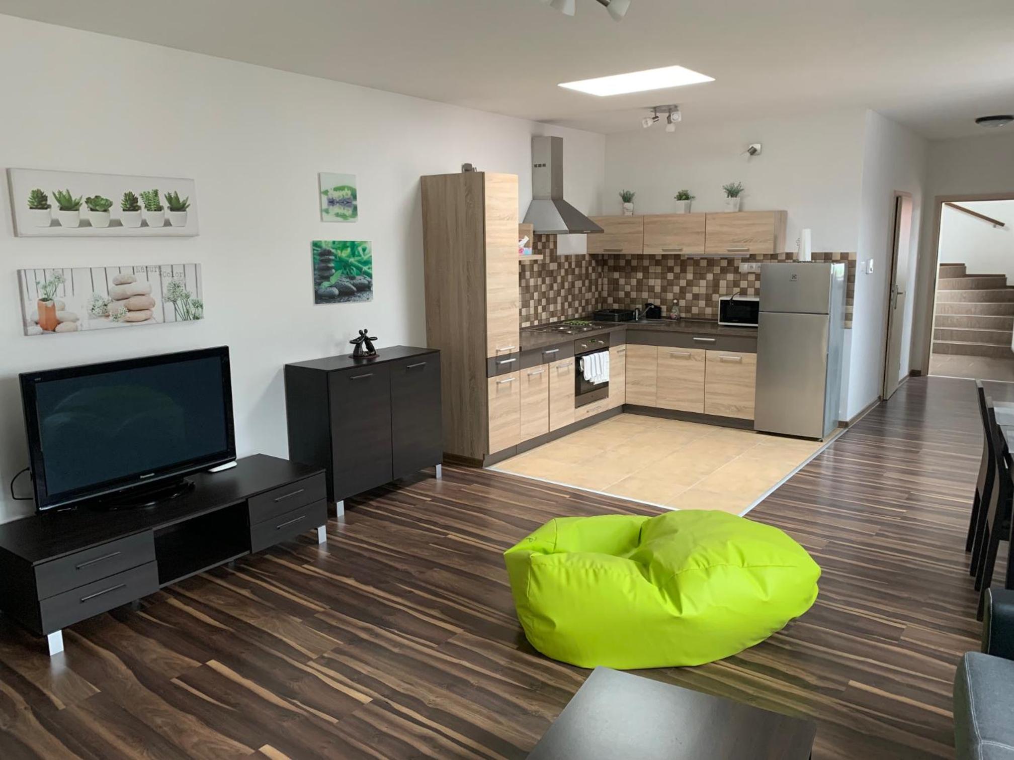 Apartmán EMES s terasou view 4
