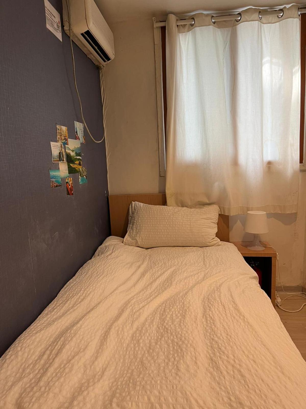 Chris Hostel