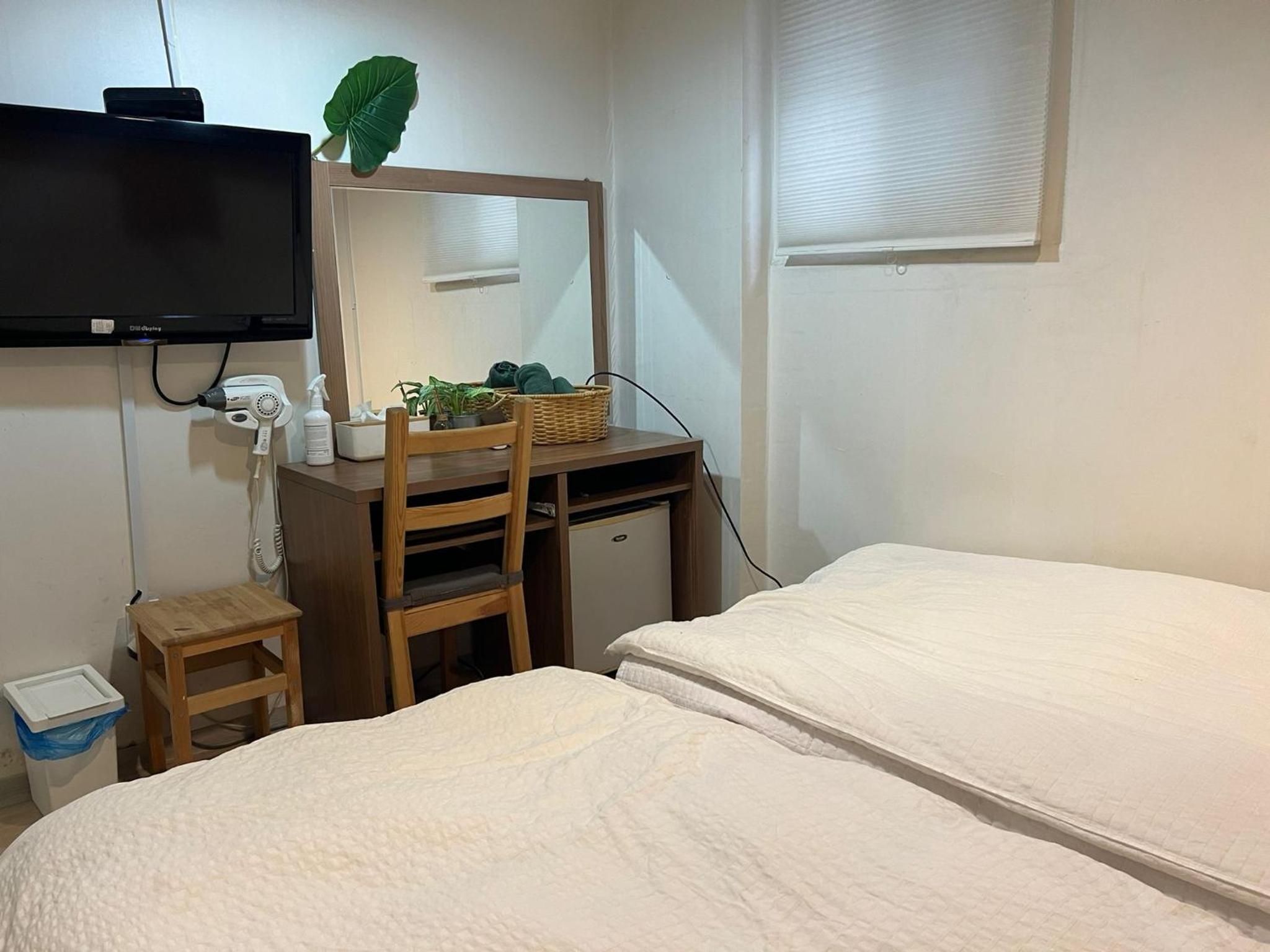 Chris Hostel