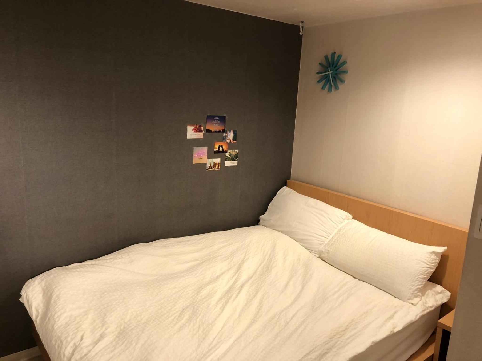 Chris Hostel