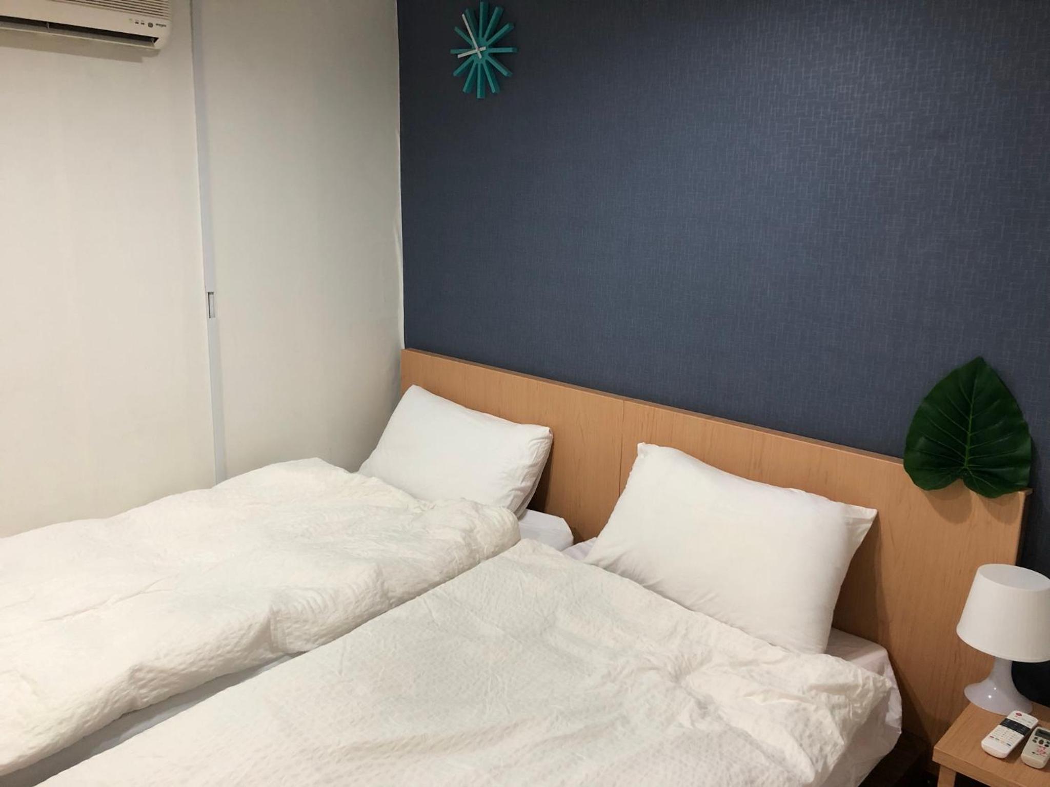Chris Hostel