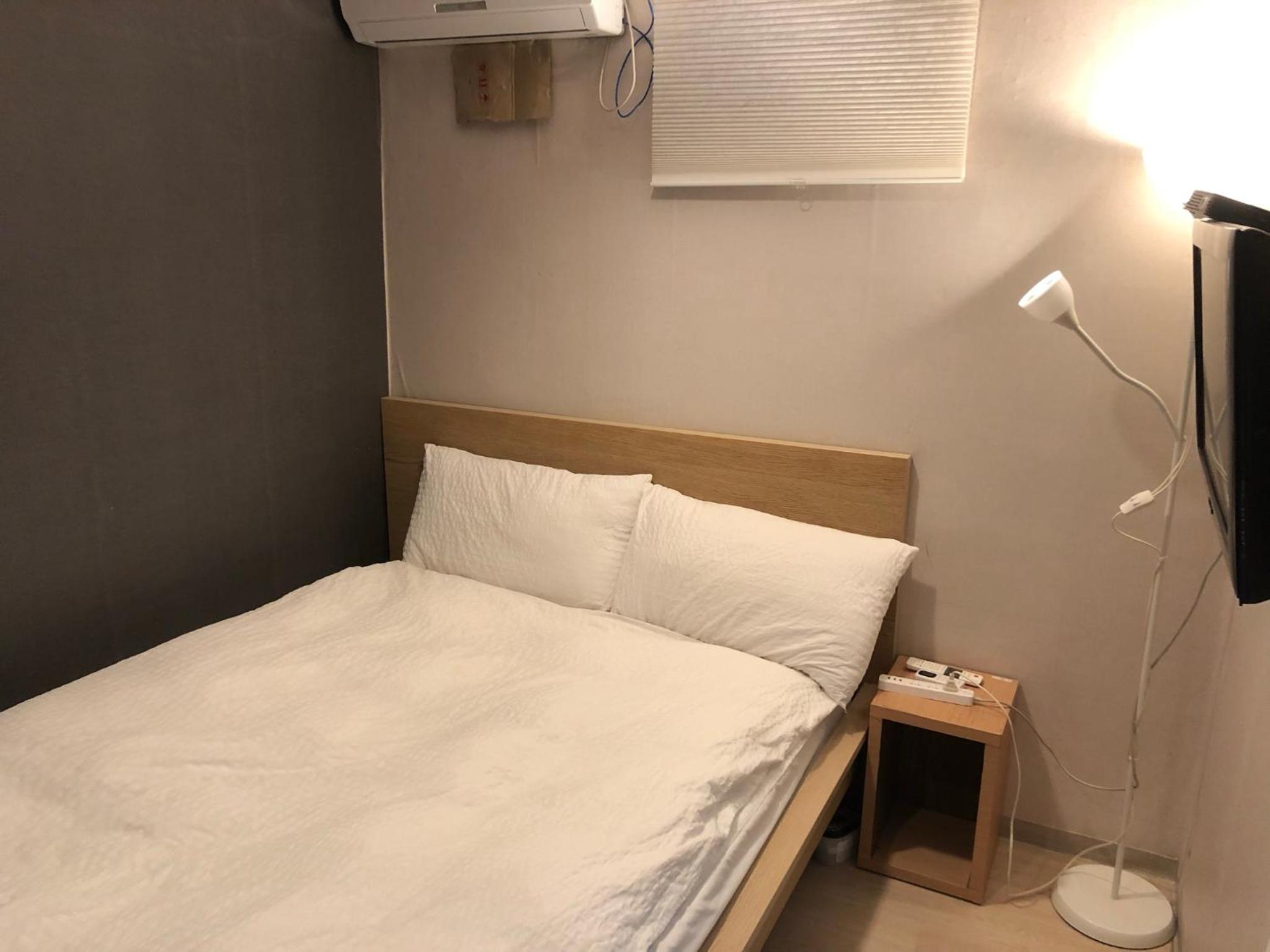 Chris Hostel