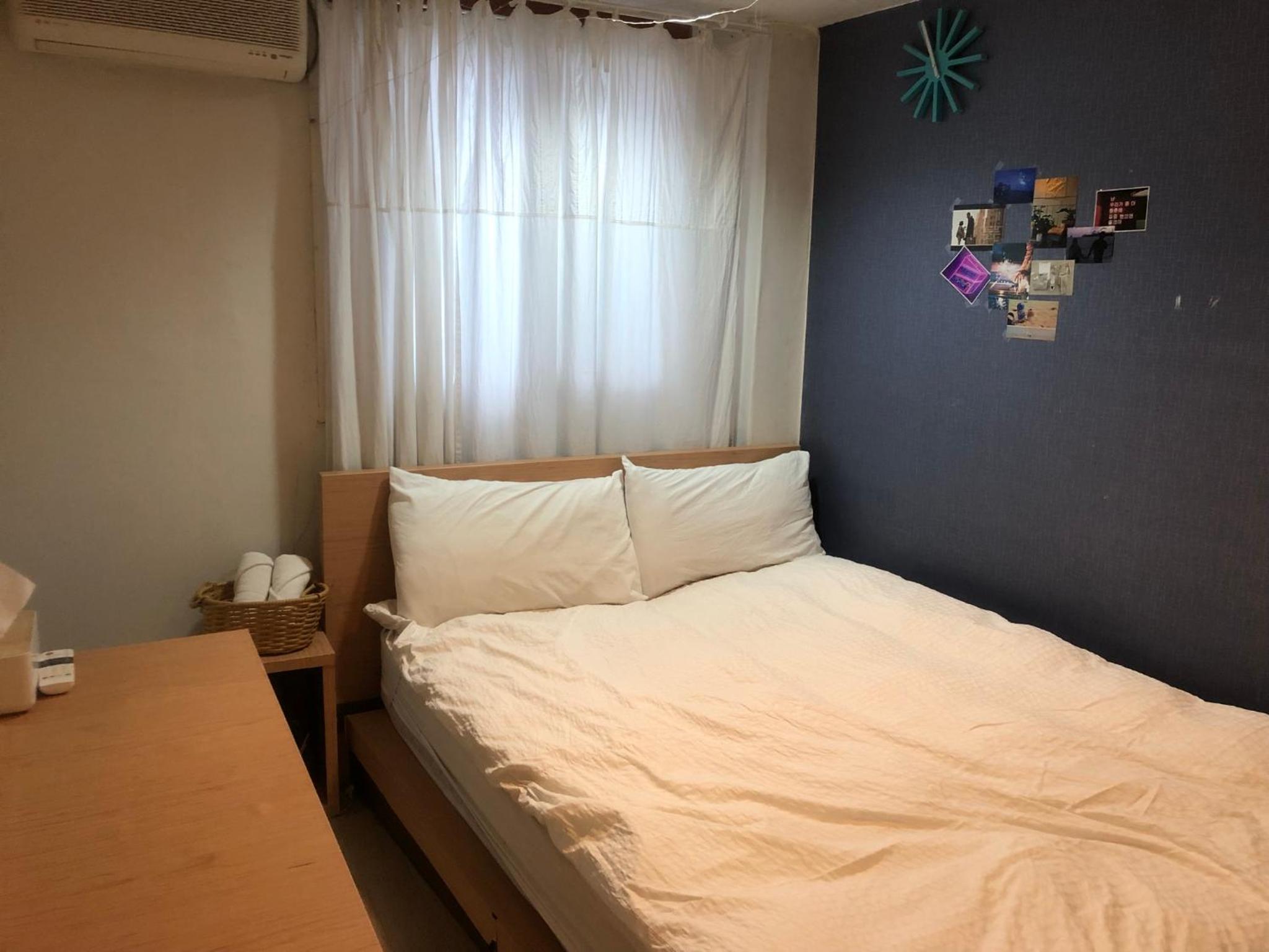 Chris Hostel