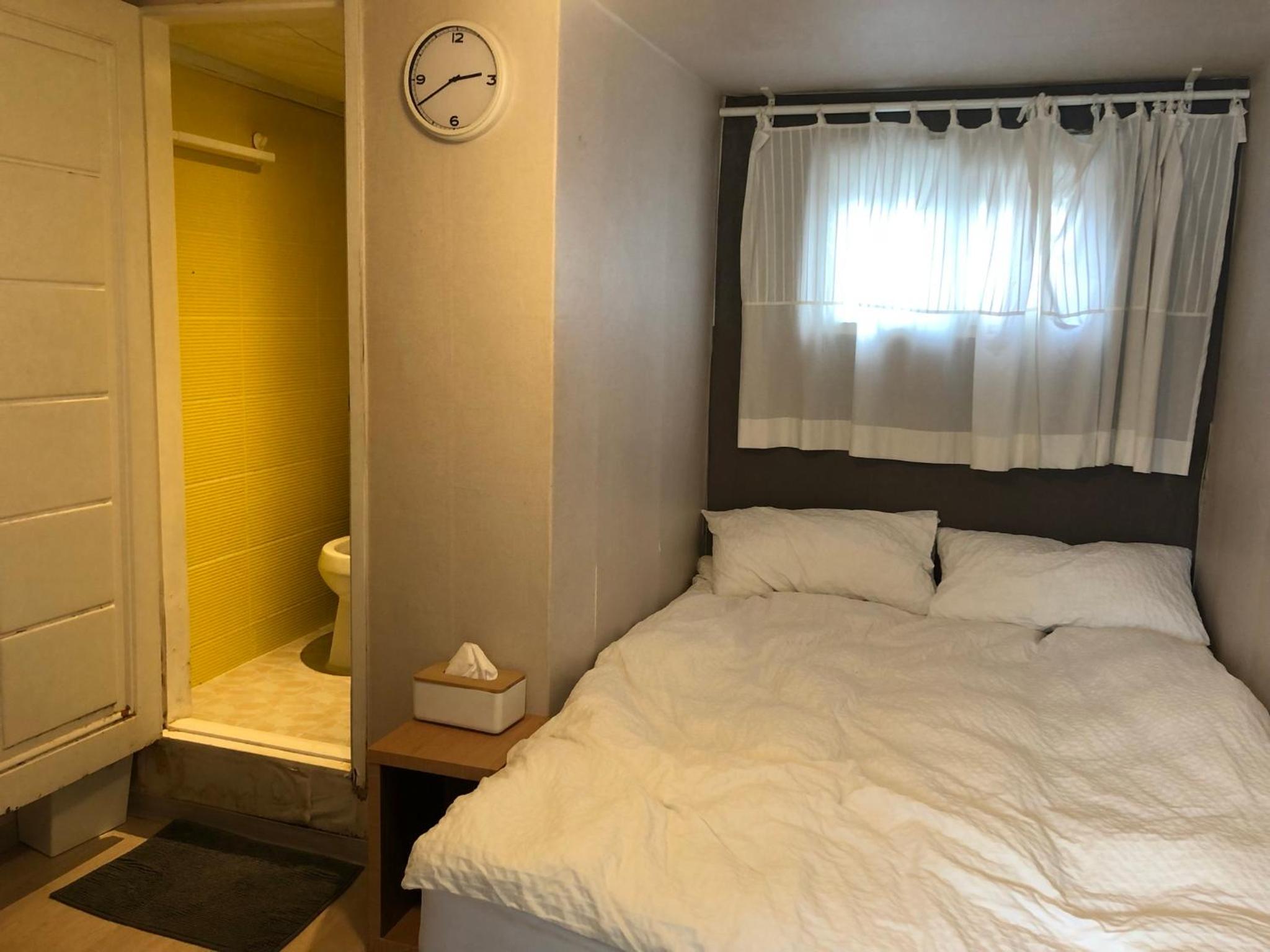 Chris Hostel