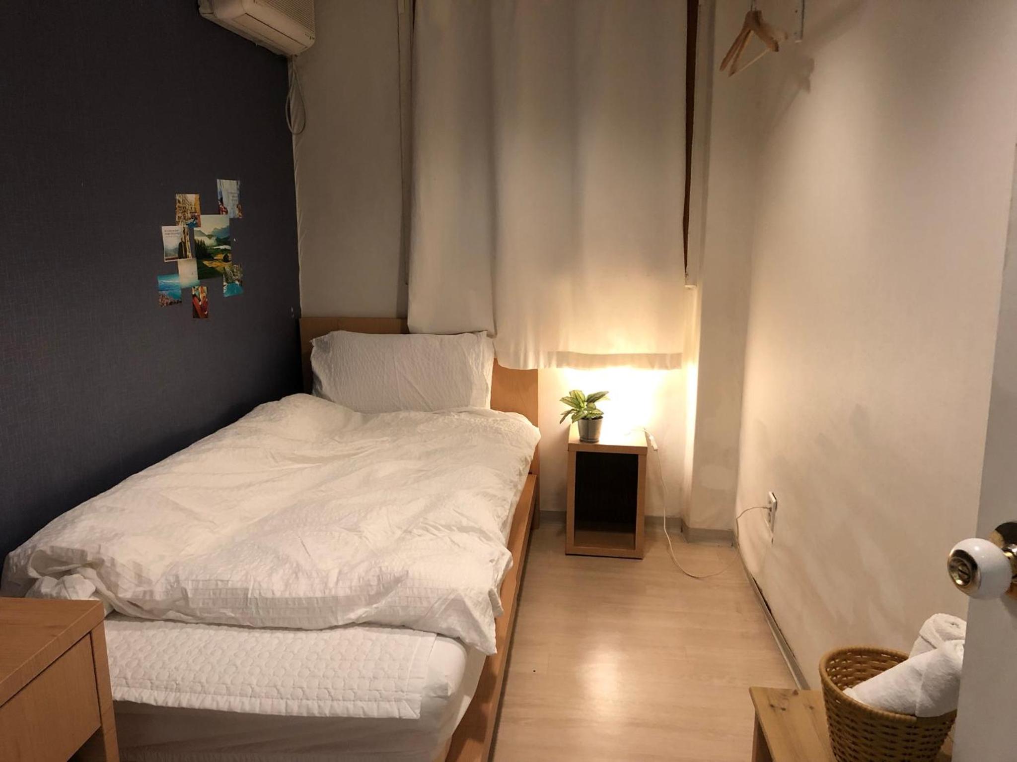 Chris Hostel
